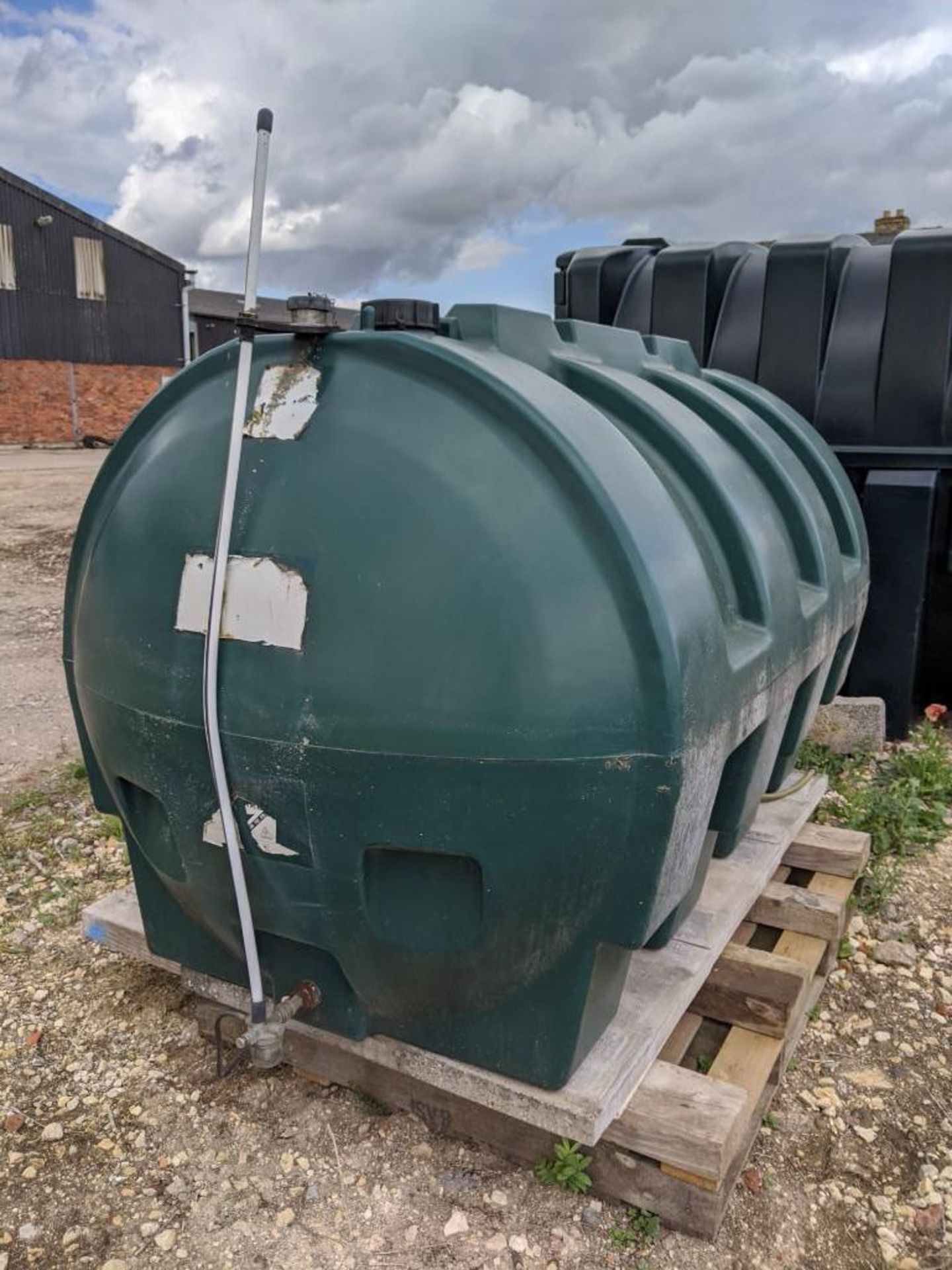 2004 plastic heating oil tank 2000L - Image 6 of 6