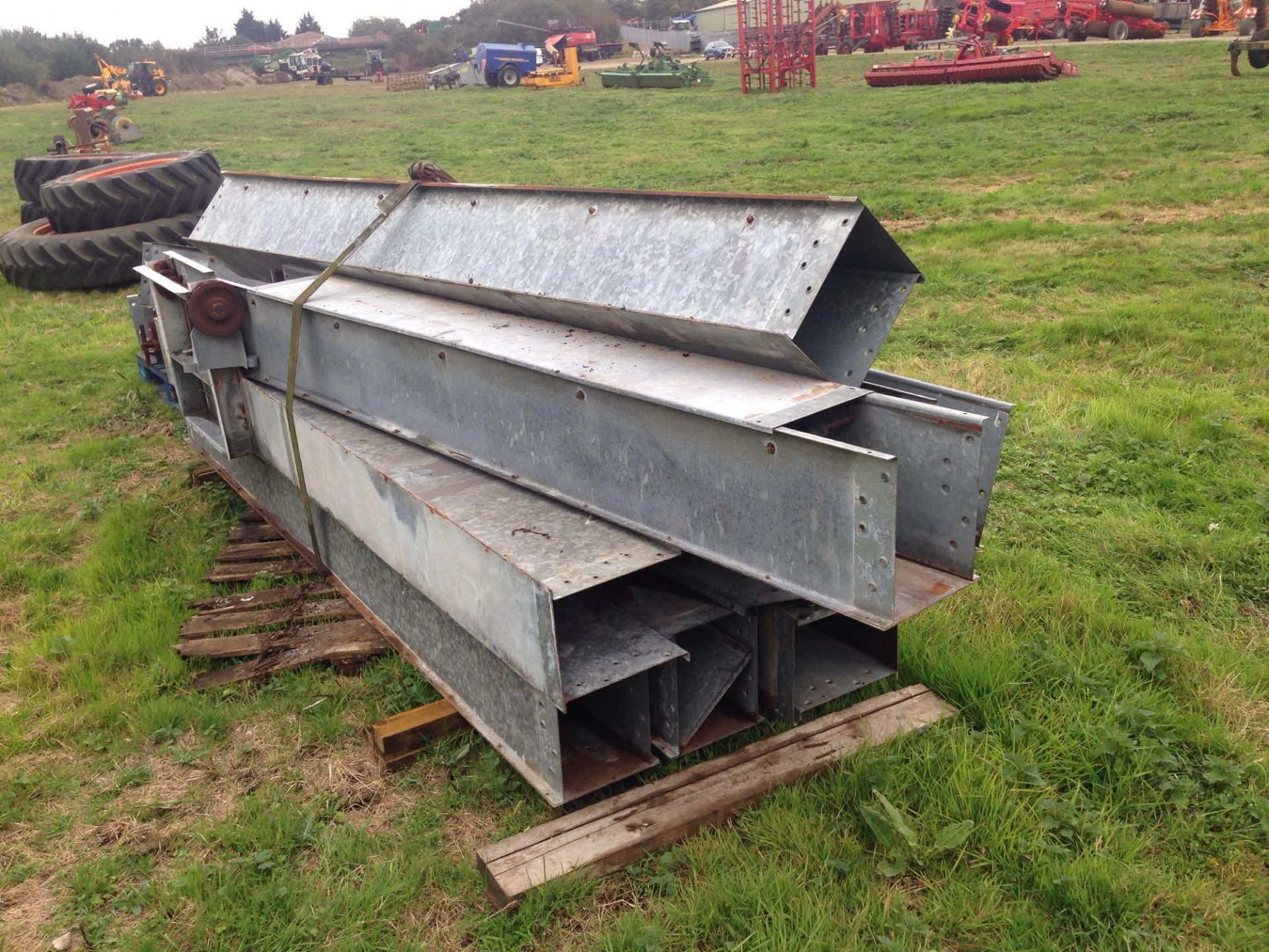 Rowlands 60t/hr galvanised chain & flight conveyor 25m long, 3 intermediate outlets - Image 5 of 6