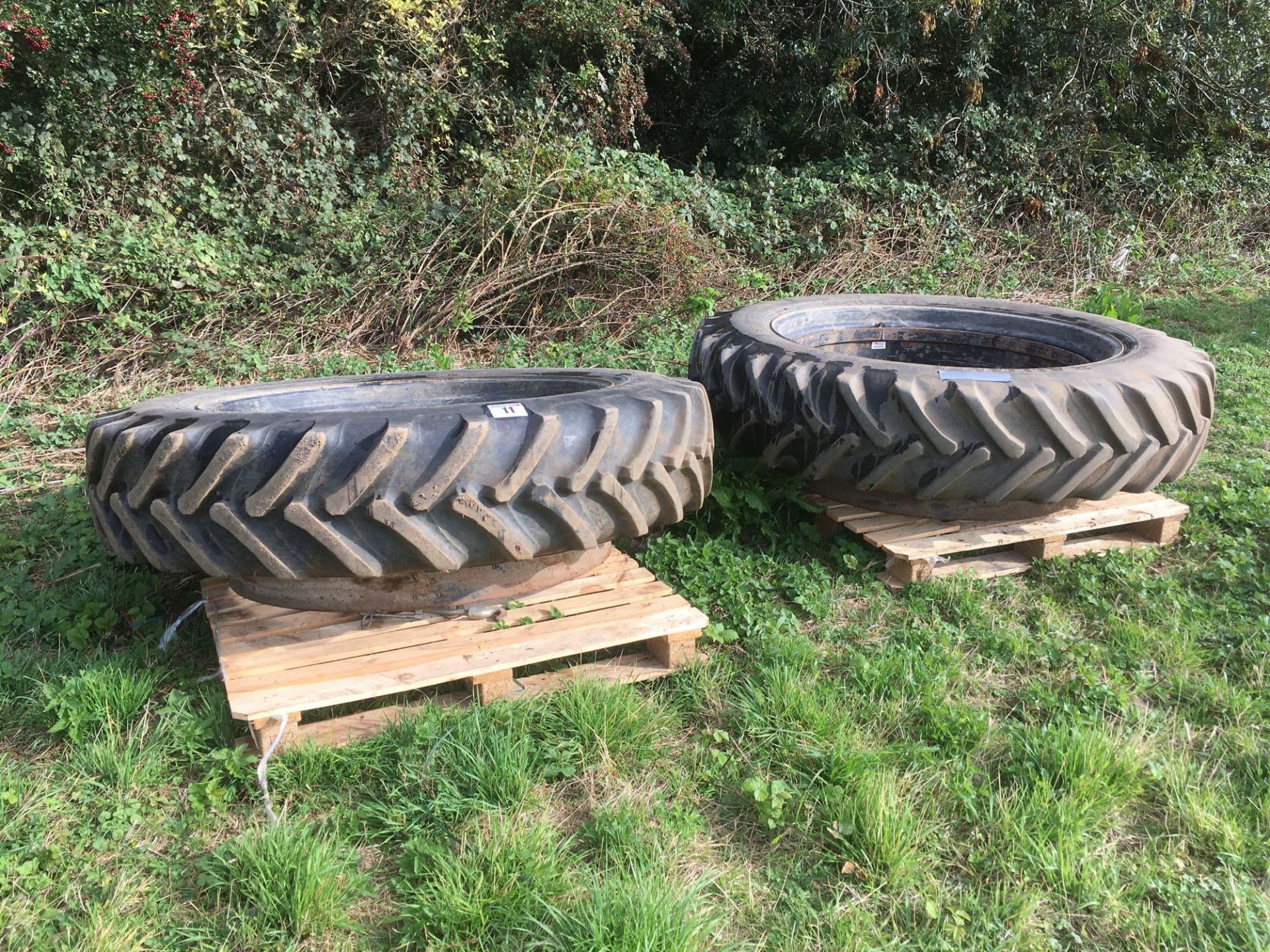 2 set row crop wheels for Class tractor. 14.9 R46.