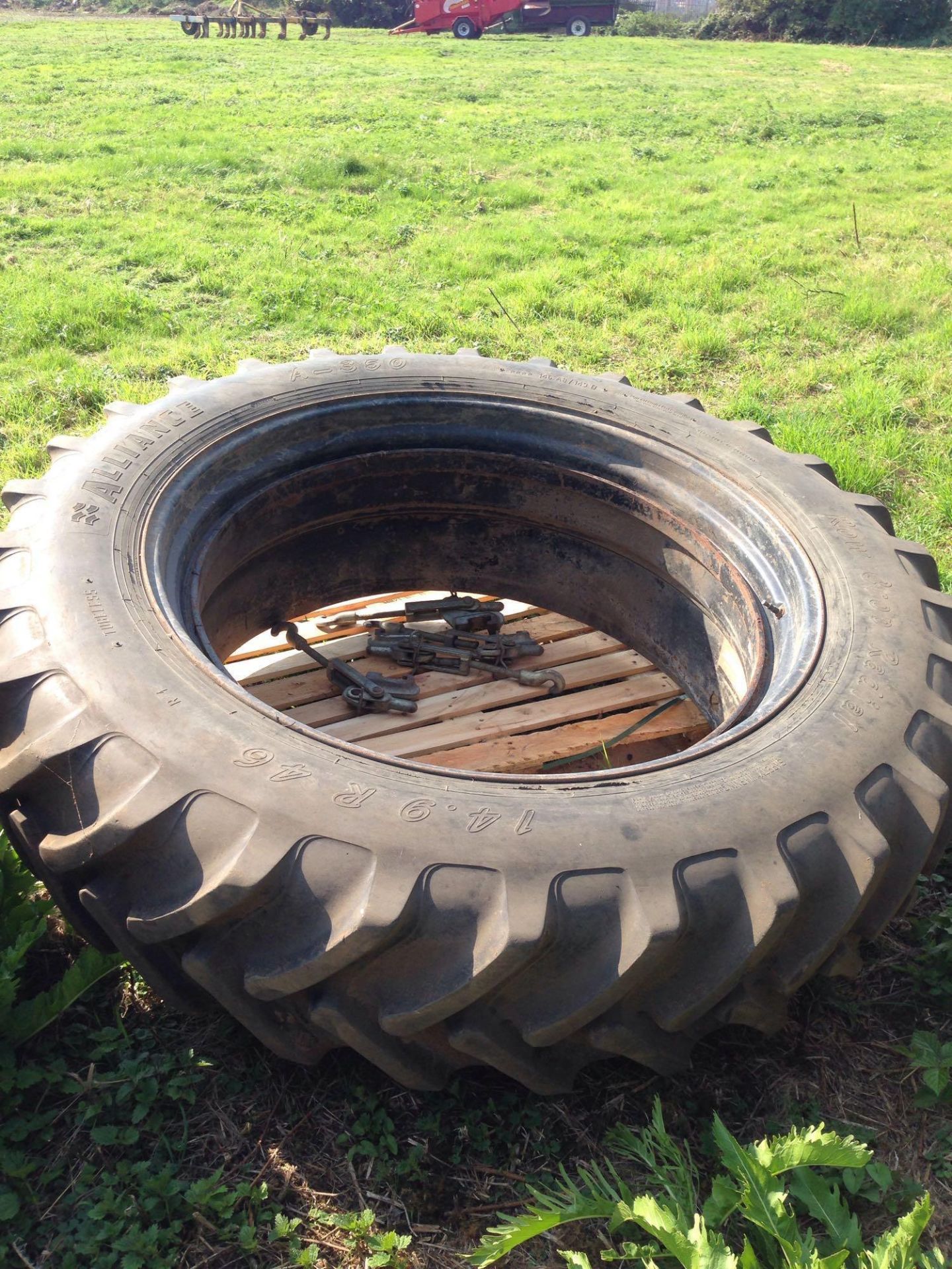 2 set row crop wheels for Class tractor. 14.9 R46. - Image 5 of 6