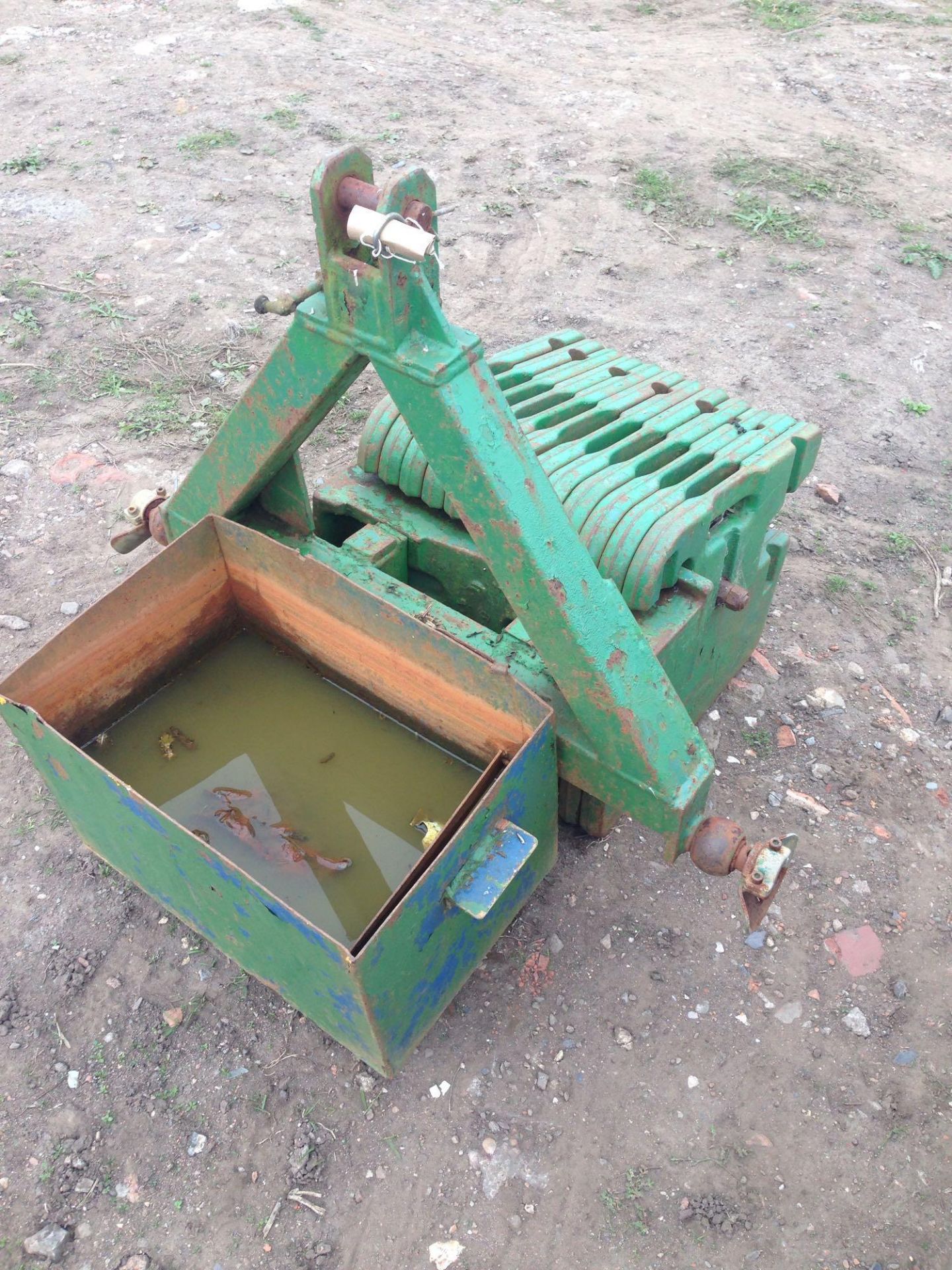 John Deere weights on "A" frame. NO VAT. - Image 2 of 3