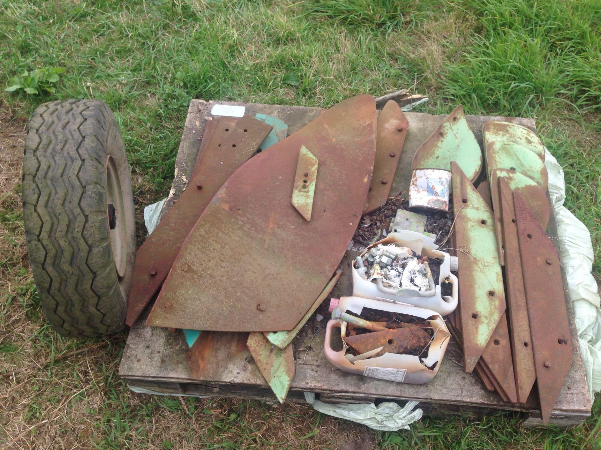 Qty Dowdeswell plough parts. NO VAT.