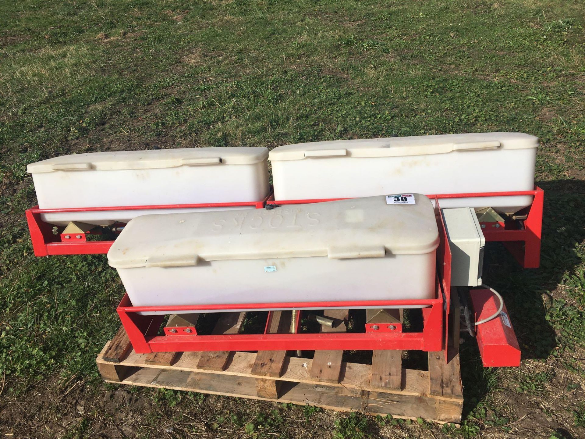 Stocks Micro seeder, 18 outlets, 3 seed boxes and radar metering system. Control box in office. - Image 2 of 5