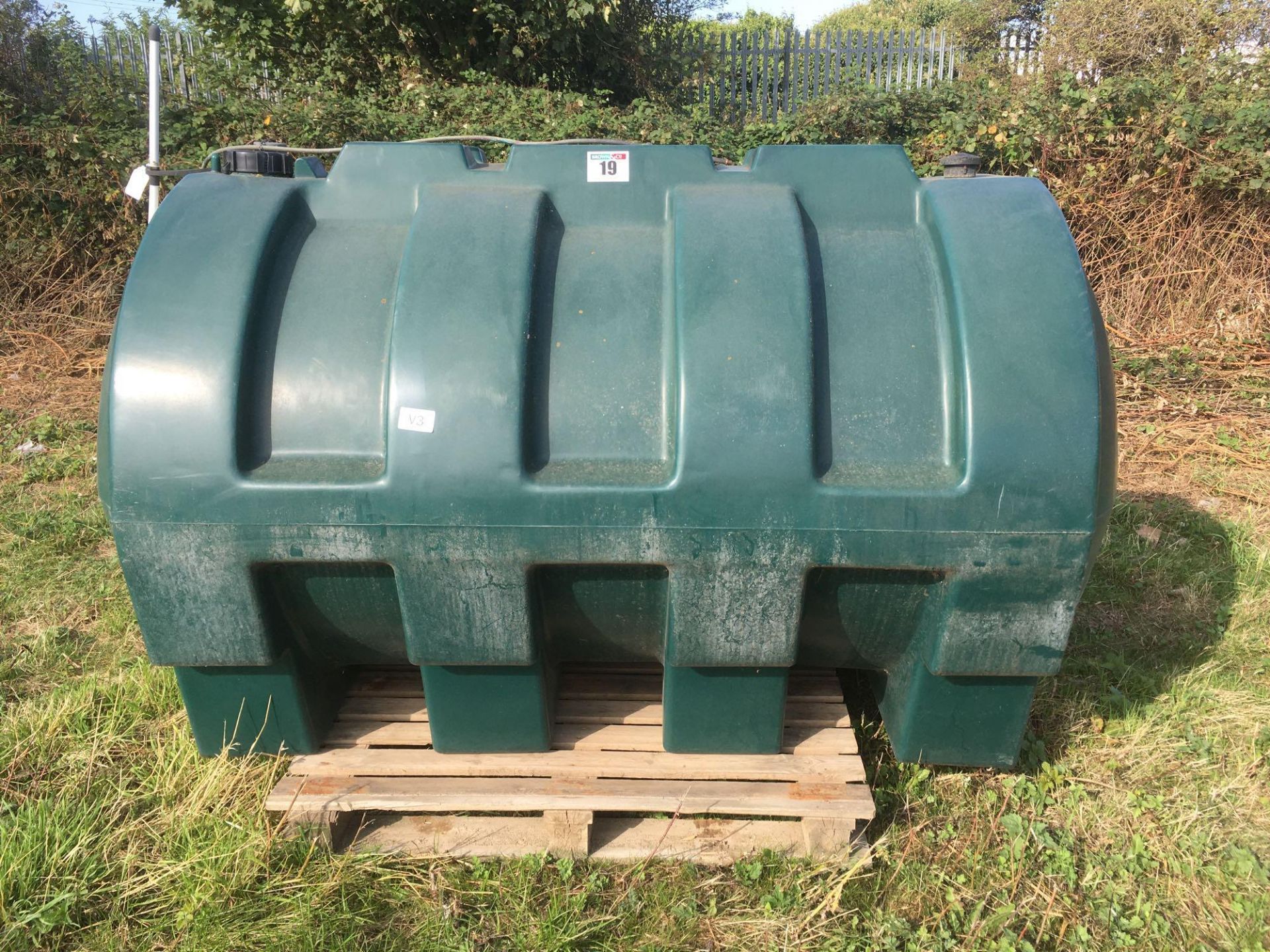 2004 plastic heating oil tank 2000L - Image 5 of 6