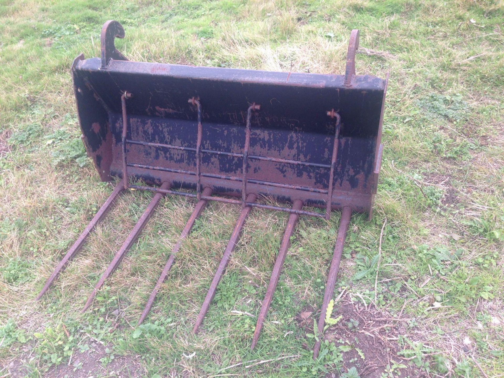 Muck fork for Massey Ferguson loader. NO VAT. - Image 2 of 4