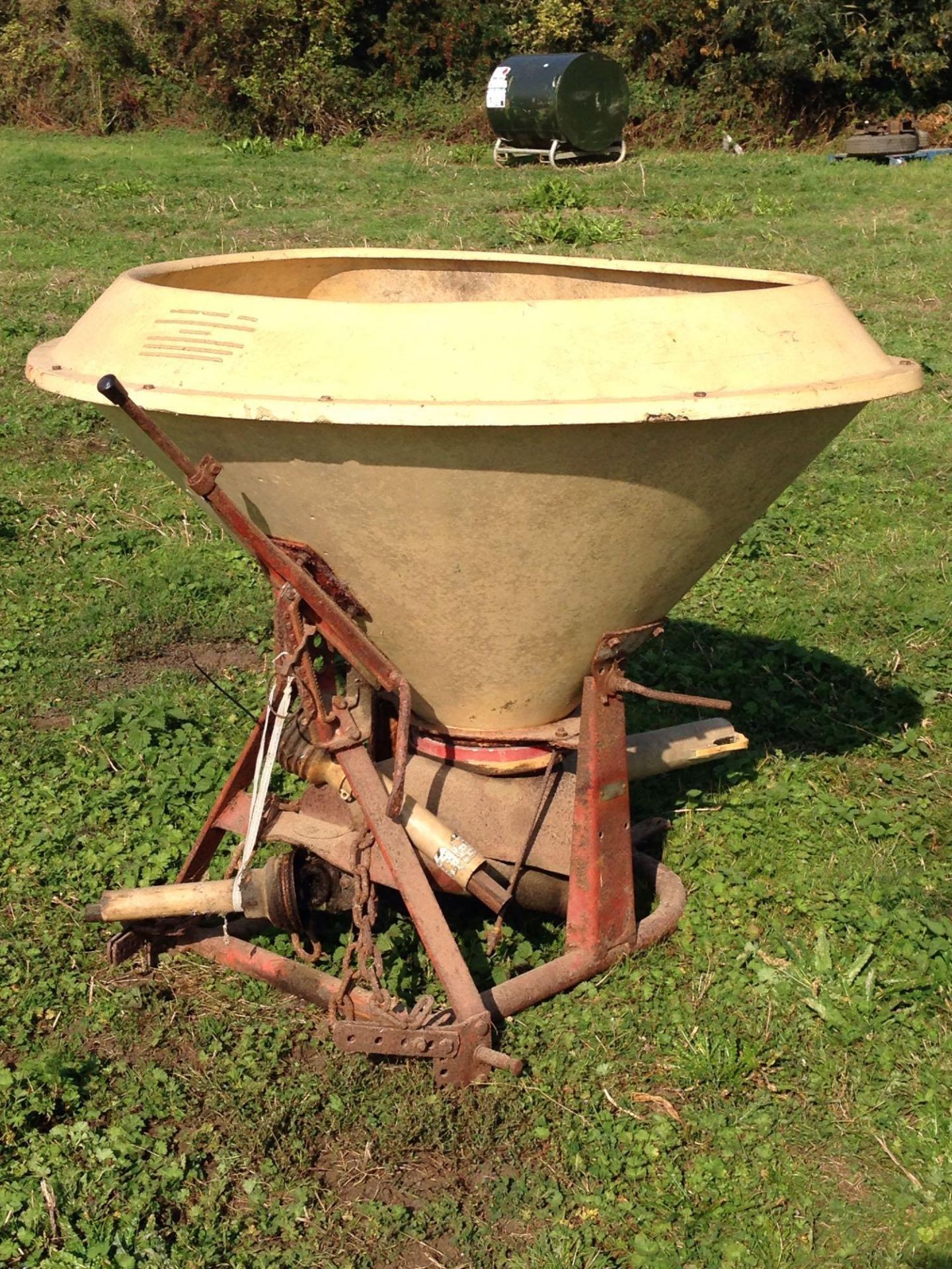 Vicon fertiliser / seed spreader s/n 75110 27561. NO VAT. - Image 2 of 5