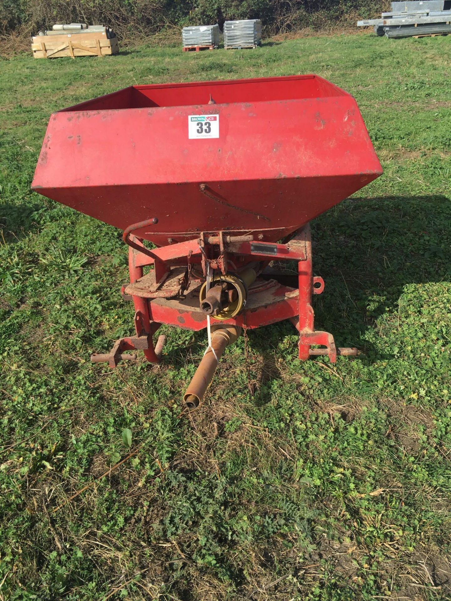 MF10 fertiliser spreader s/n MF10 QBA 6122. NO VAT.