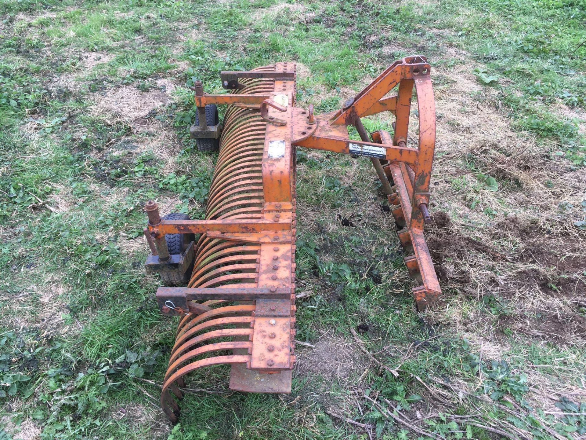 York rake for compact tractor 6' width, c/w optional grader bar & scarifying teeth (1 missing). - Image 5 of 5
