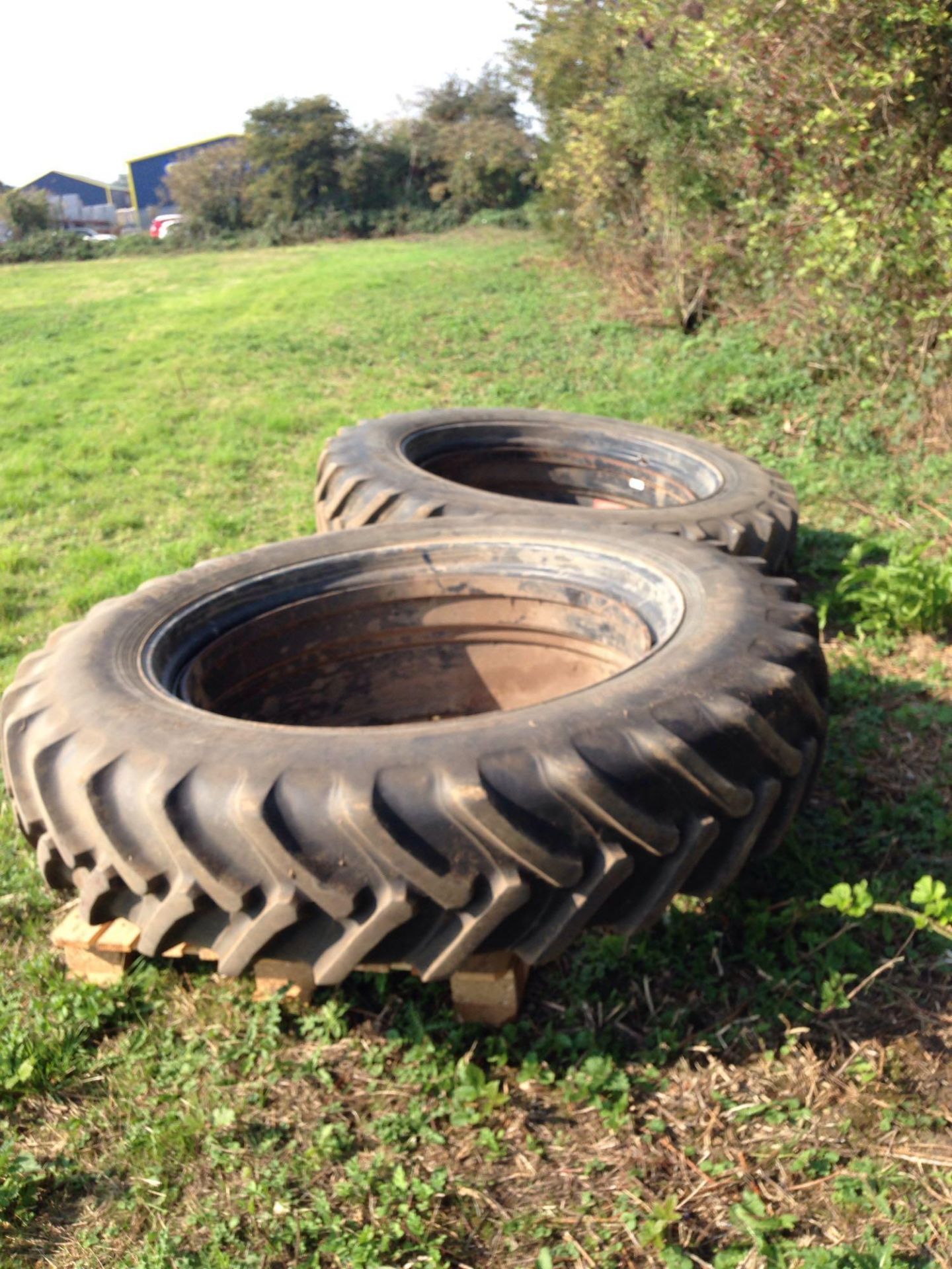 2 set row crop wheels for Class tractor. 14.9 R46. - Image 3 of 6