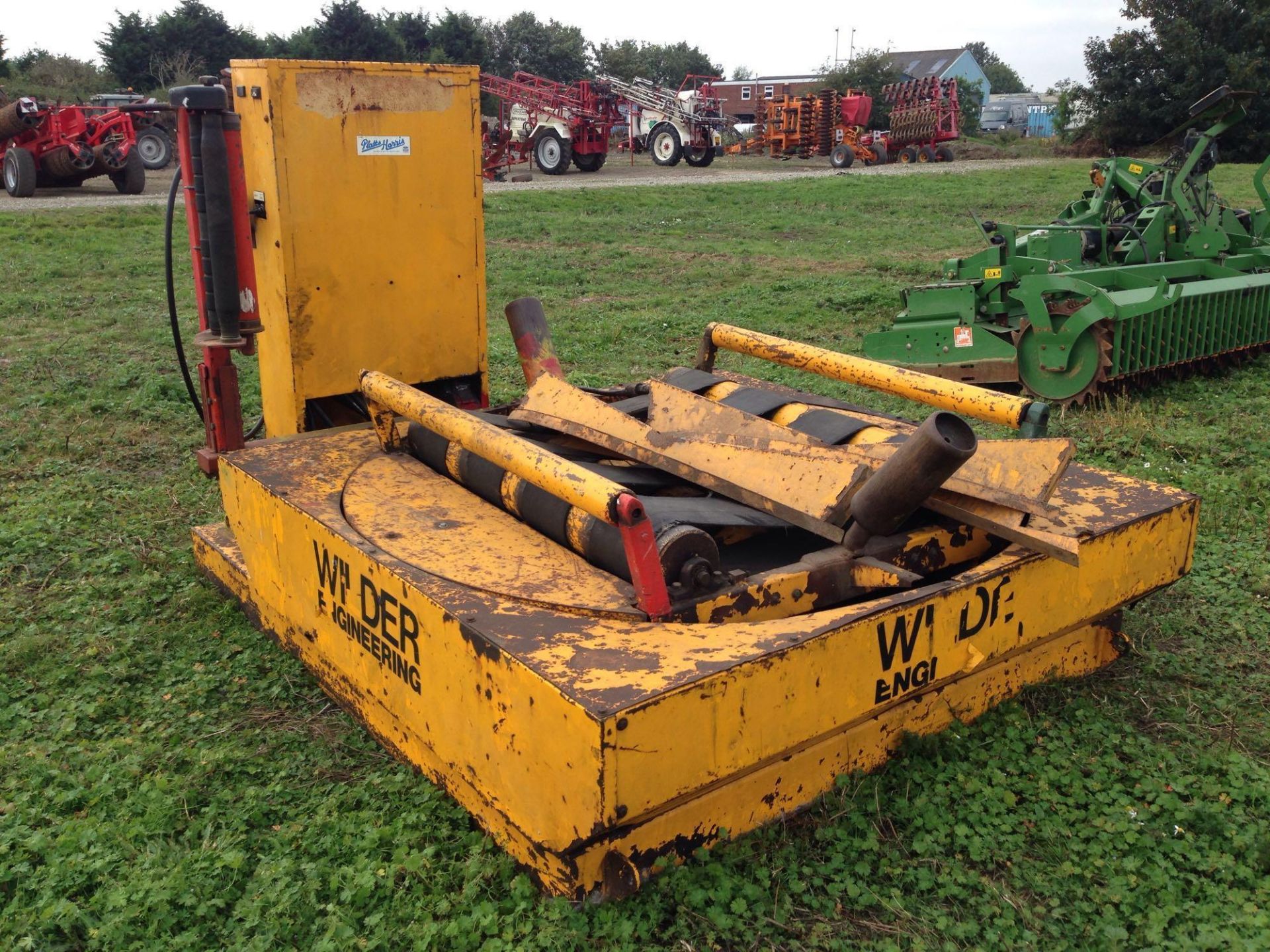 Wilder Engineering Bale Wrapper, manually operated static round bale wrapper. 3 point linkage mounte - Image 5 of 5