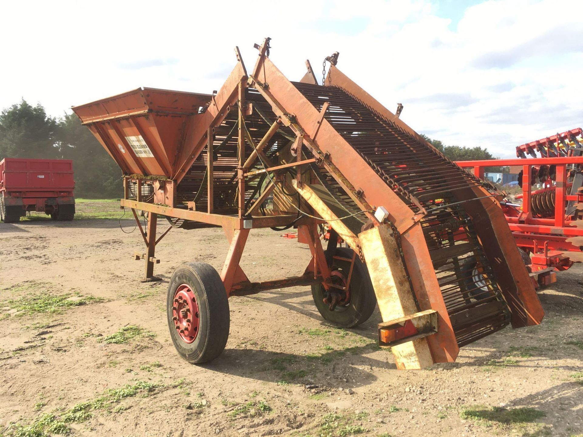 Terry Johnson Ltd (used for sugar beet) Todd cleaner loader mk IV. Starting handle in office. - Bild 3 aus 6