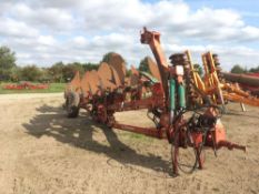 Kverneland PL100 7 furrow plough, auto reset, On land/ In furrow, hydraulic V/width. Pipes in office