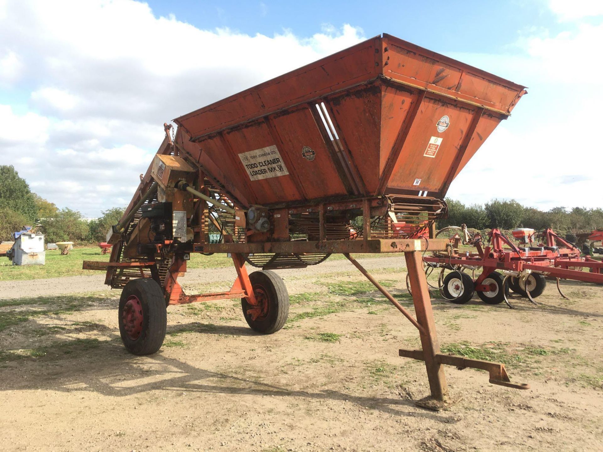 Terry Johnson Ltd (used for sugar beet) Todd cleaner loader mk IV. Starting handle in office. - Bild 2 aus 6