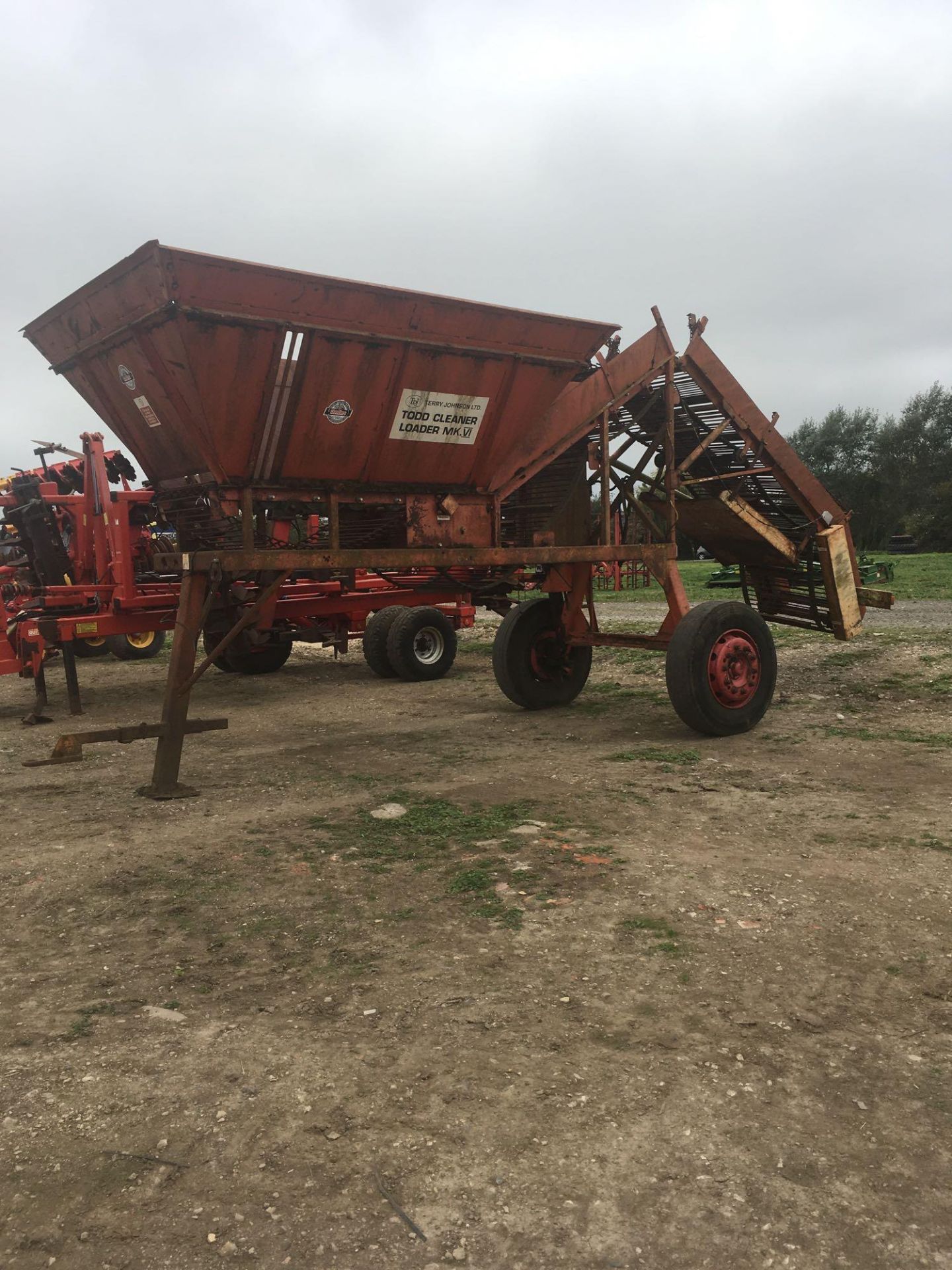 Terry Johnson Ltd (used for sugar beet) Todd cleaner loader mk IV. Starting handle in office. - Bild 5 aus 6