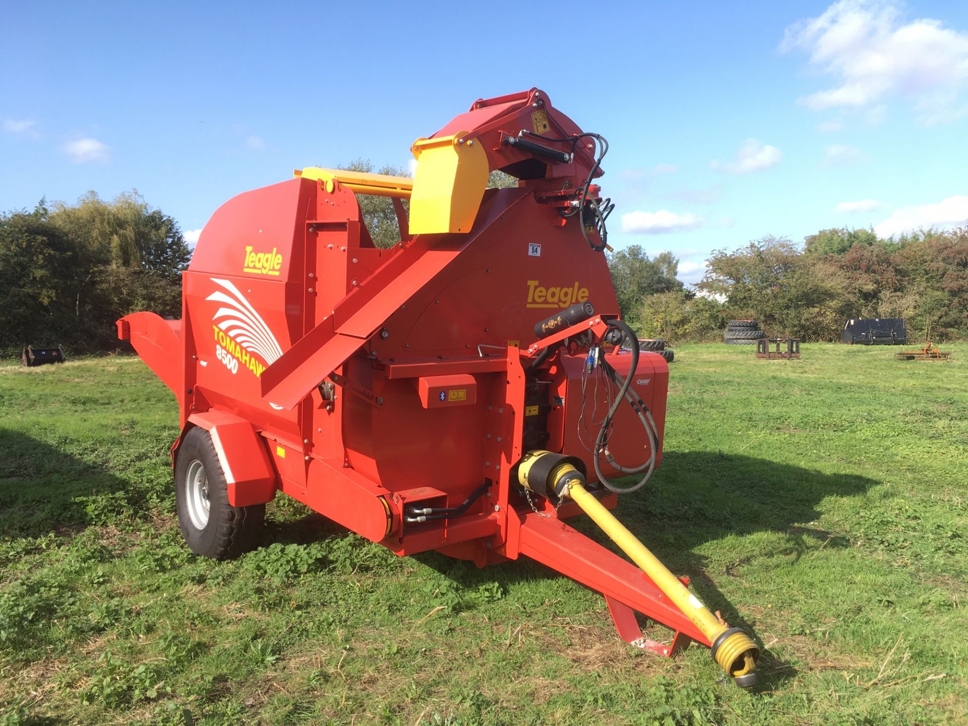 2018 Teagle Tomahawk 8500 straw chopper/feeder c/w swivel discharge spout