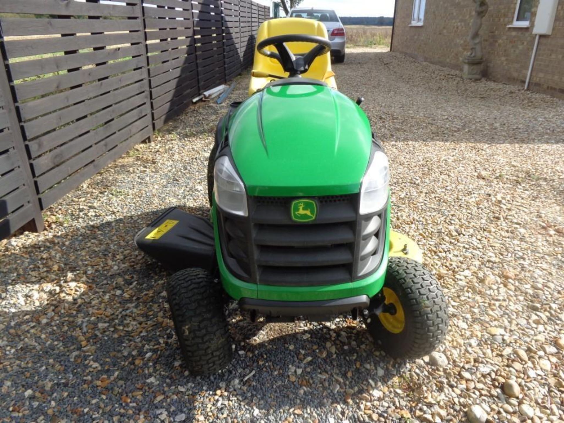 John Deere X125 Tractor Mower, 42" Deck, 258 Hours, 19.5 Hp, (17) - Image 2 of 7