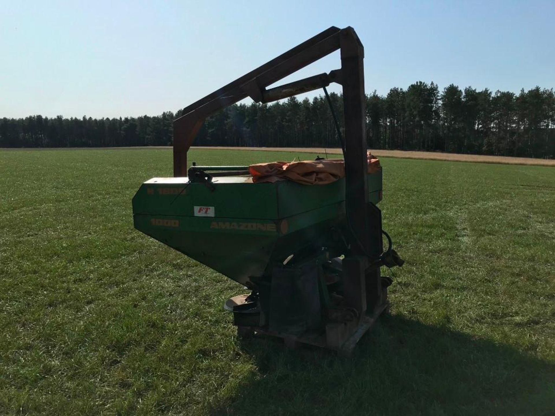 Amazone 24M Fertiliser Spreader - Image 4 of 4