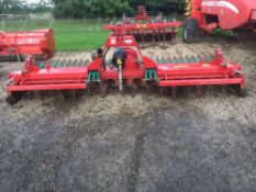 2015 Kverneland NG-S 101 4m power harrow and heavy duty packer roller with quick release tines. On f