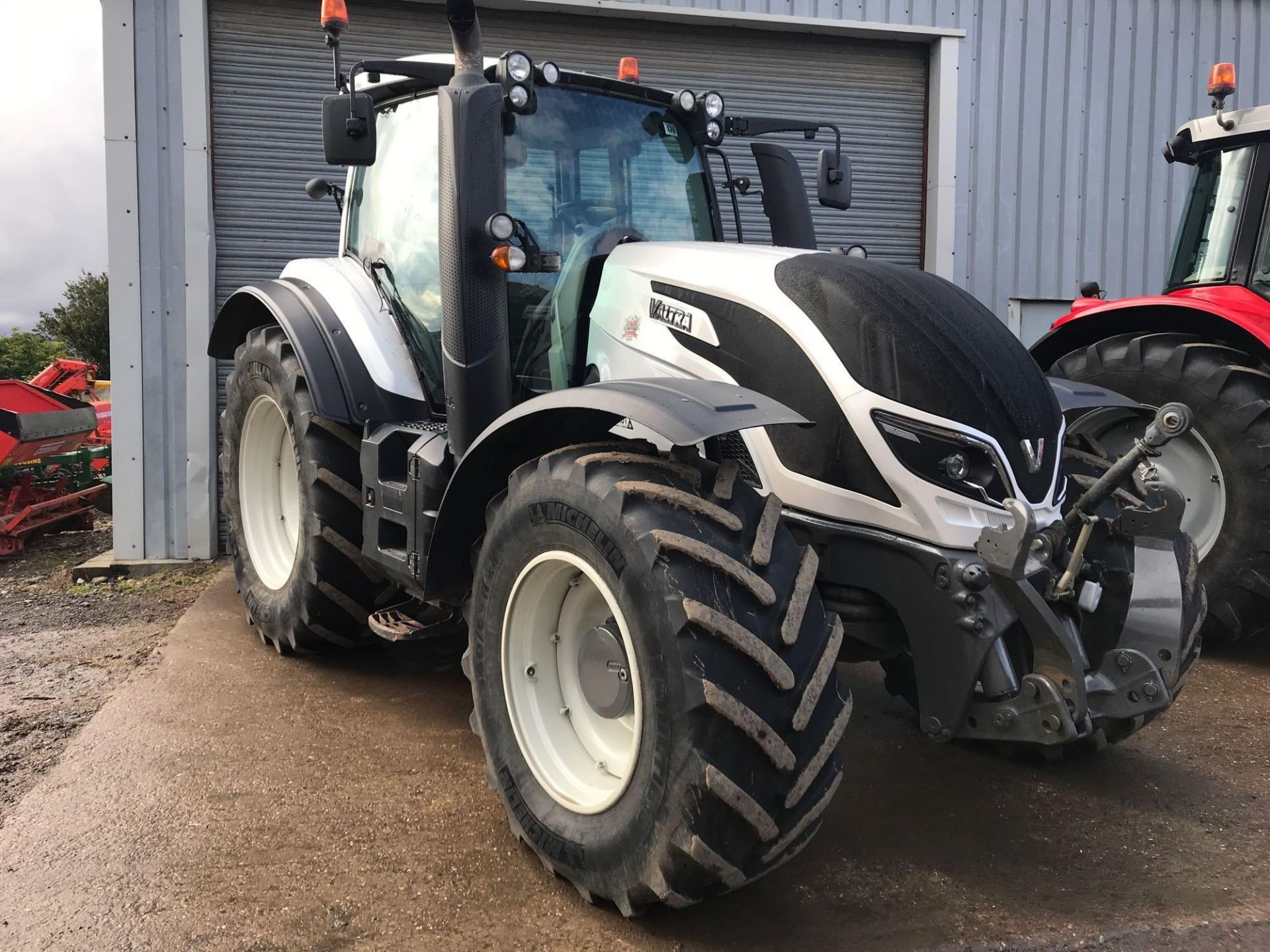 2015 Valtra T174 Versu 50kph tractor, powershift transmission, air suspension, 2 front and 4 rear sp - Image 3 of 15