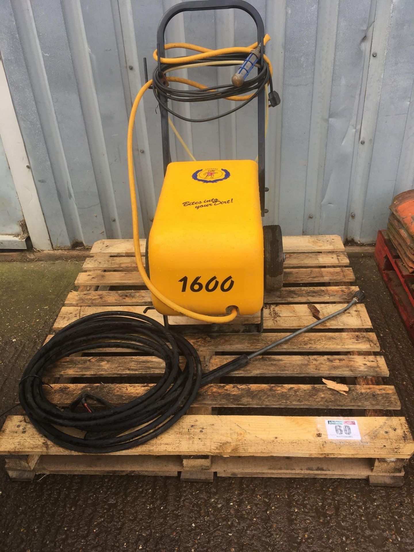 Dirt Driver Bulldog -mark 4 230V (single phase) pressure washer, c/w lance. Serial: BD.2171/0912