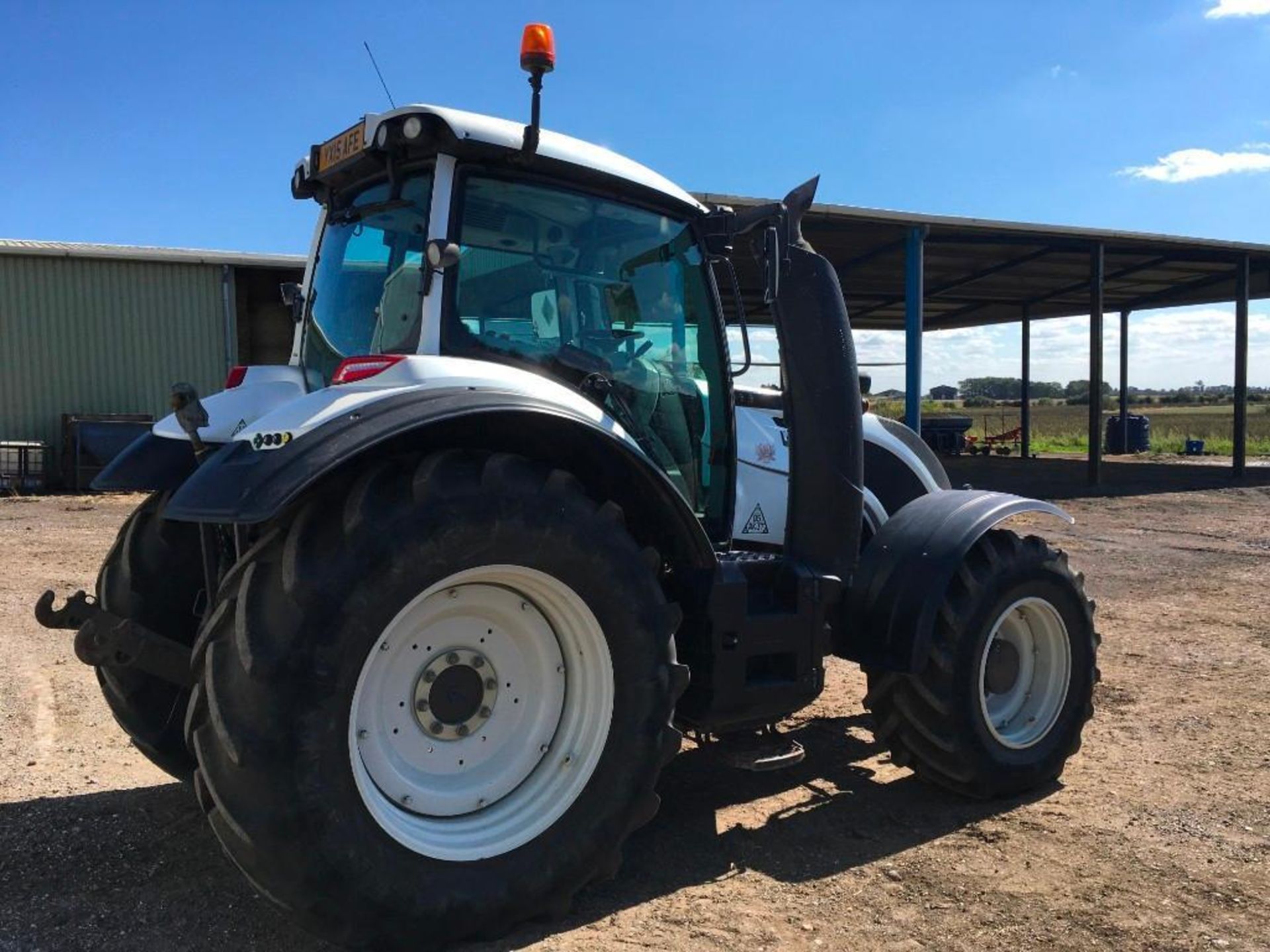 2015 Valtra T174 Versu 50kph tractor, powershift transmission, air suspension, 2 front and 4 rear sp - Image 7 of 15