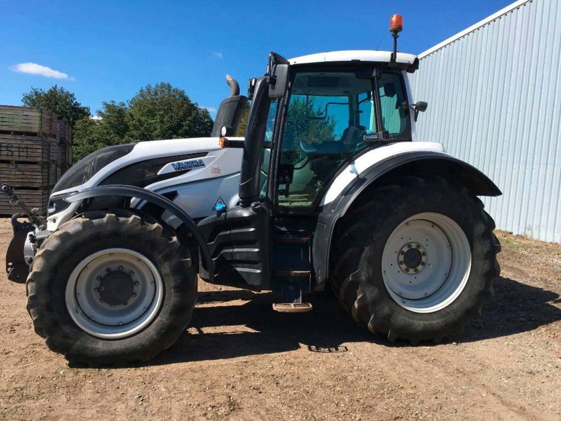 2015 Valtra T174 Versu 50kph tractor, powershift transmission, air suspension, 2 front and 4 rear sp - Image 6 of 15