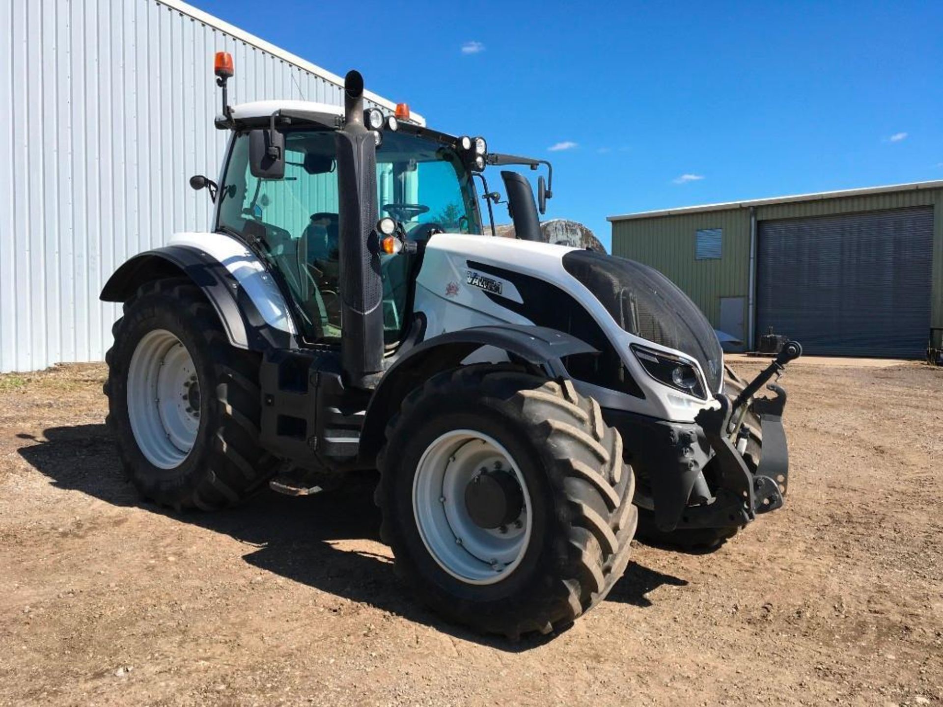 2015 Valtra T174 Versu 50kph tractor, powershift transmission, air suspension, 2 front and 4 rear sp - Image 9 of 15