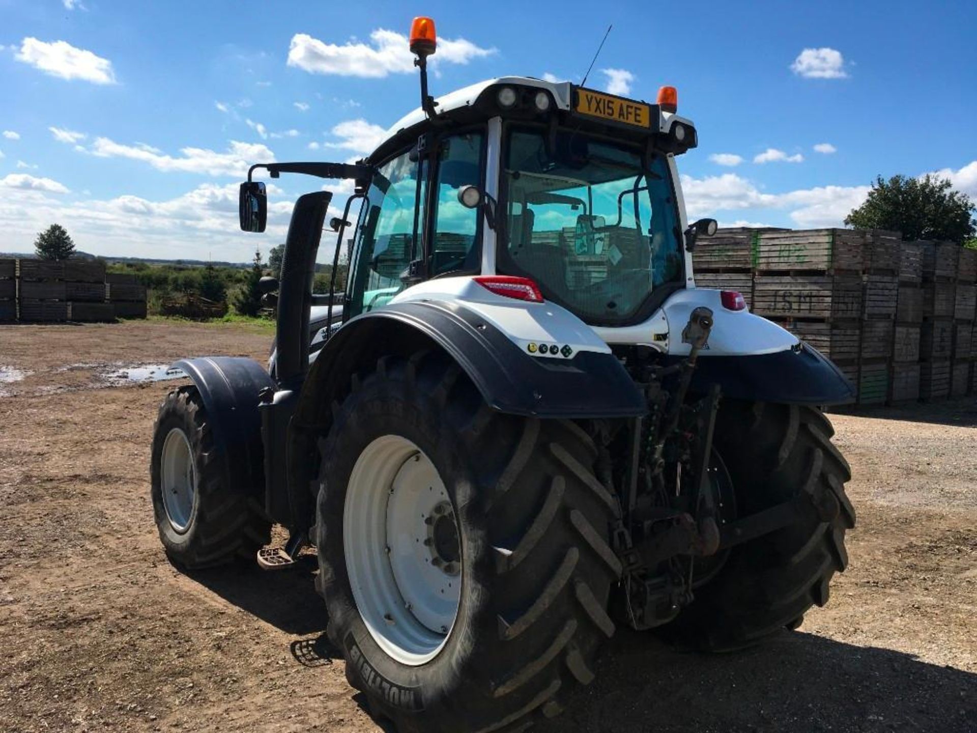 2015 Valtra T174 Versu 50kph tractor, powershift transmission, air suspension, 2 front and 4 rear sp - Image 8 of 15