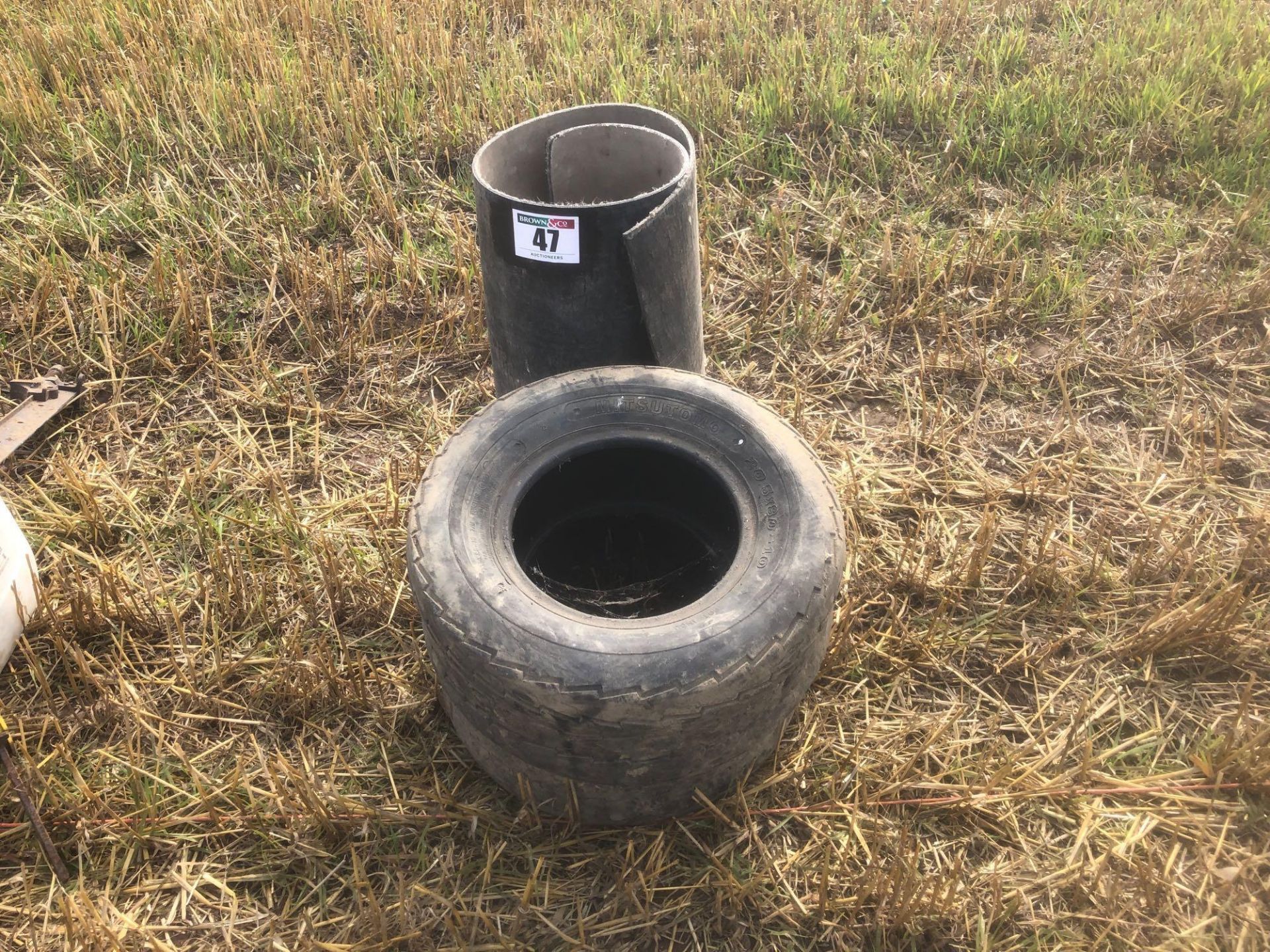 Pair tyres and rubber mat