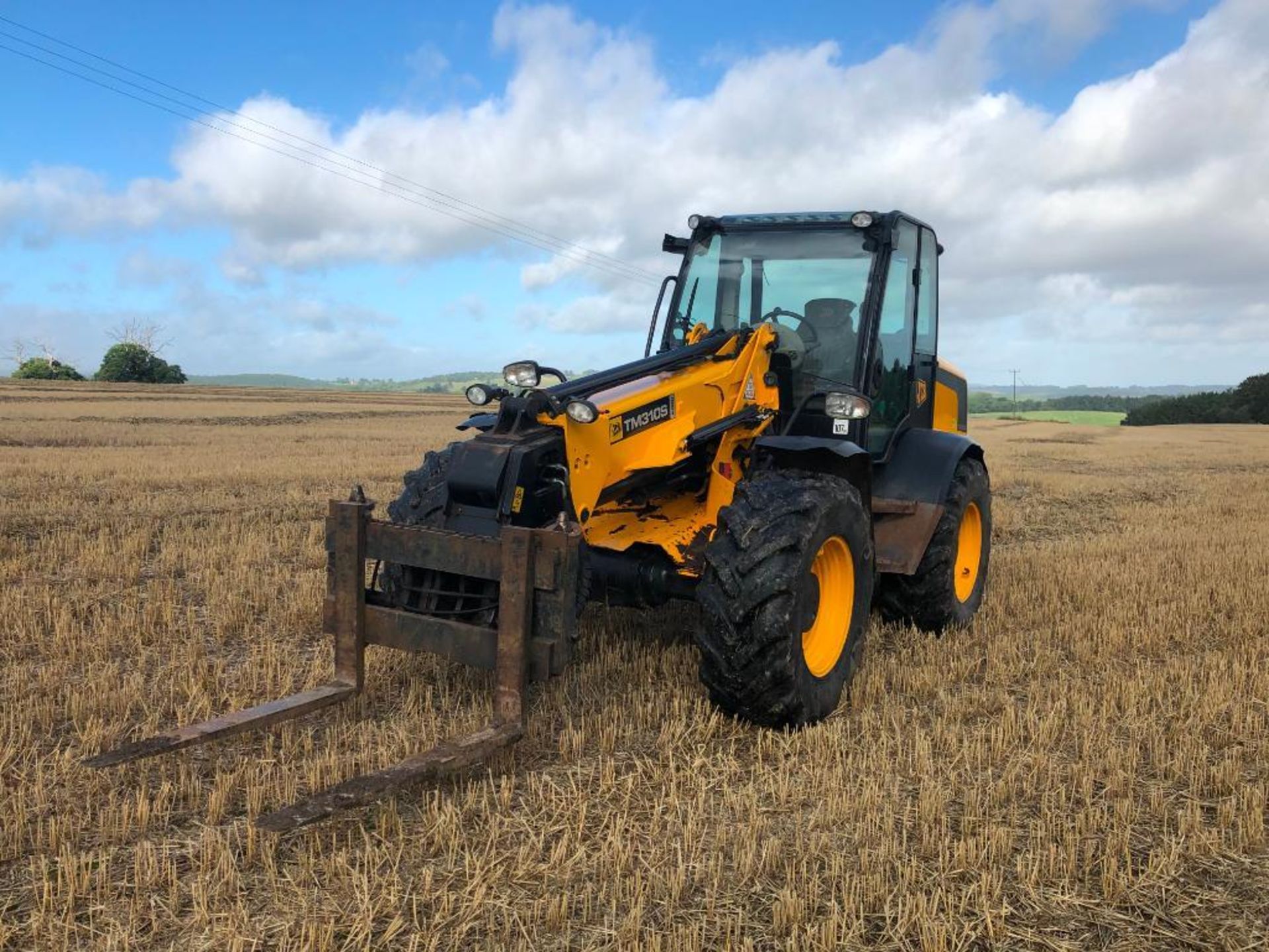 2010 JCB TM310S Agri pivot steer materials handler on 460/70R42 wheels and tyres with pallet tines, - Image 12 of 15