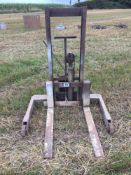 Trolley jack pallet tines