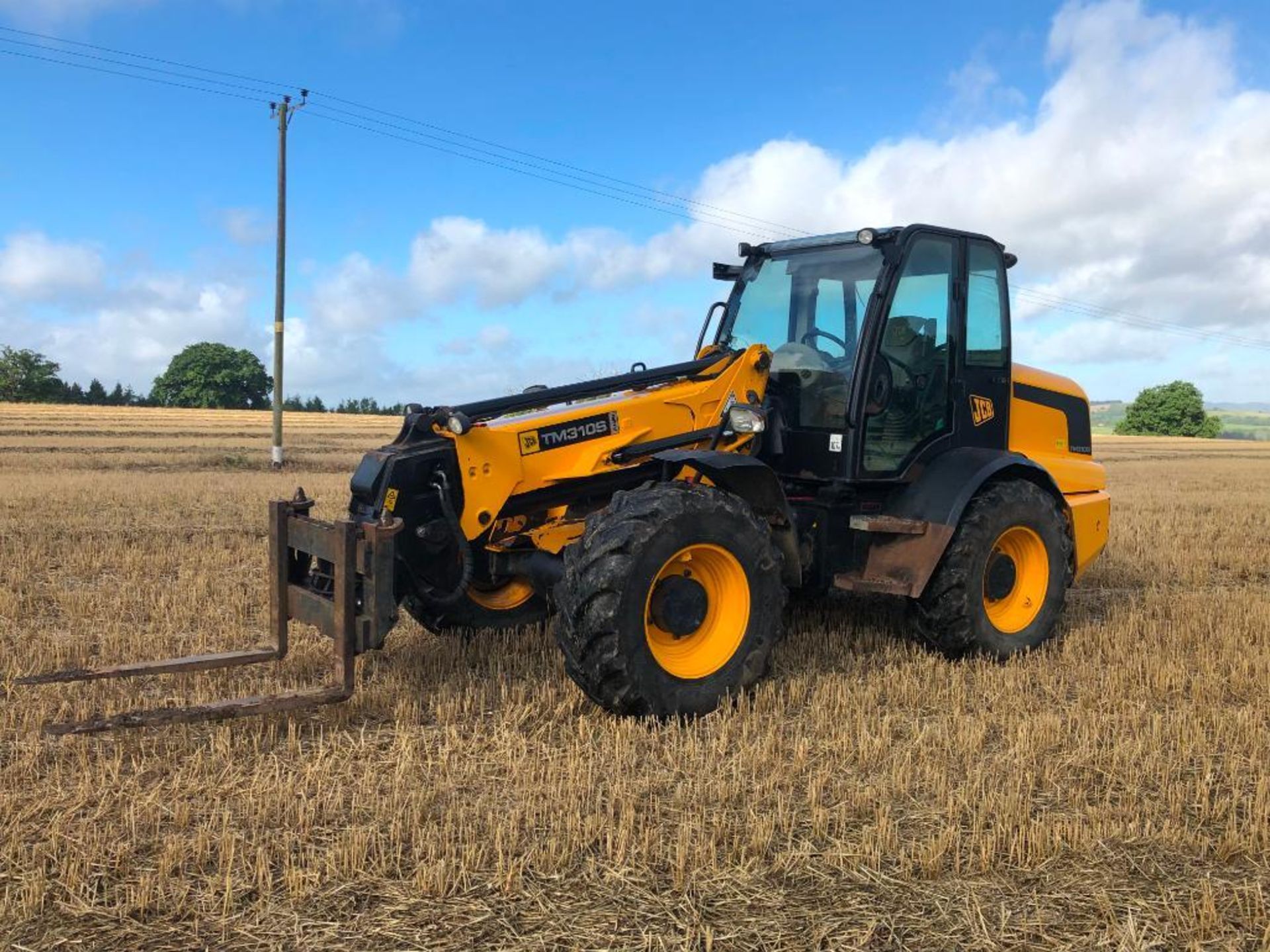 2010 JCB TM310S Agri pivot steer materials handler on 460/70R42 wheels and tyres with pallet tines, - Image 13 of 15