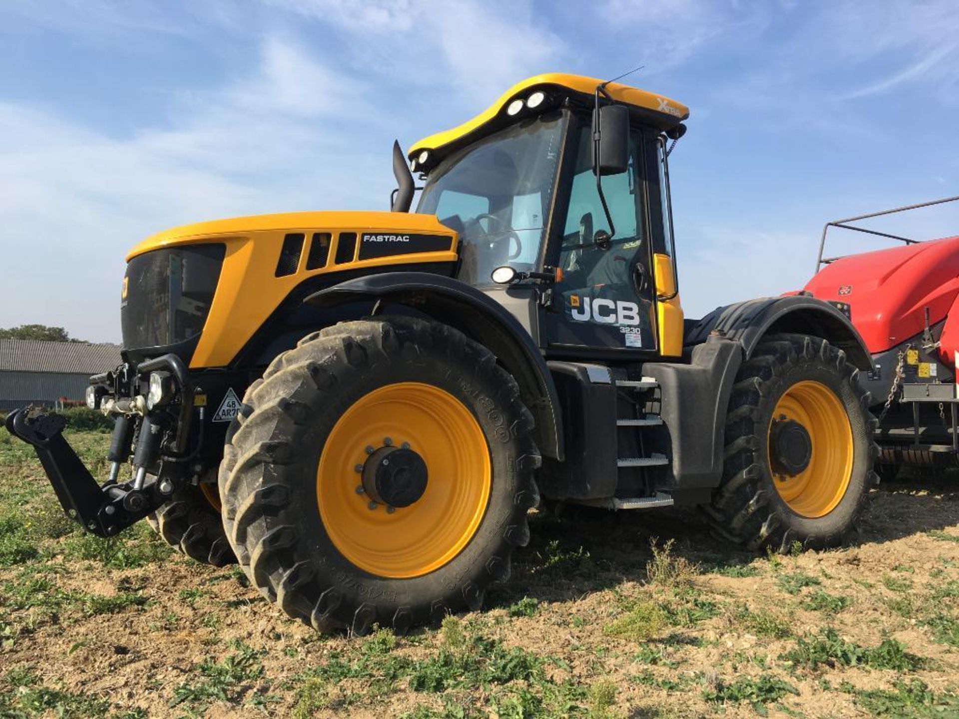 2017 JCB Fastrac 3230 Xtra 65Kph 4WD tractor with Zuidberg front linkage, 4 electric spool valves, a - Image 11 of 24