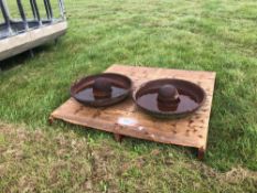 Cast iron circular feed trough