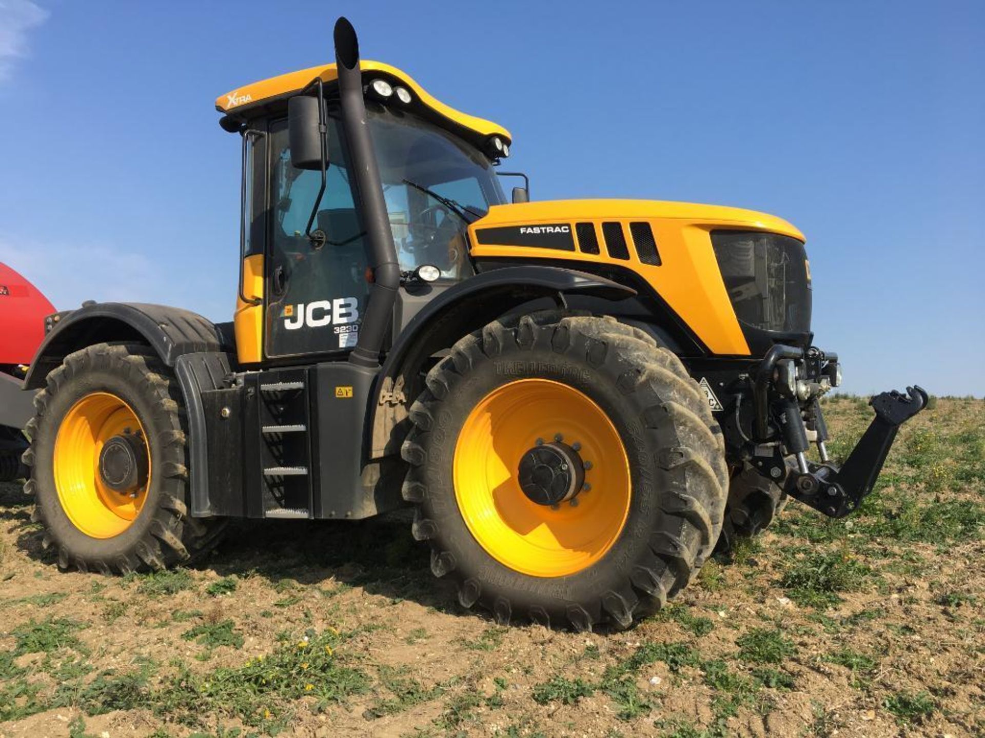 2017 JCB Fastrac 3230 Xtra 65Kph 4WD tractor with Zuidberg front linkage, 4 electric spool valves, a - Image 12 of 24