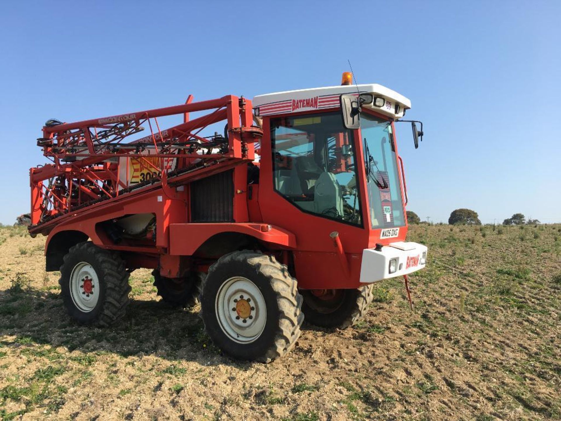 2005 Bateman RB25 24m self-propelled sprayer with 3000L tank, VG booms, triple nozzle bodies on 380/ - Image 9 of 16