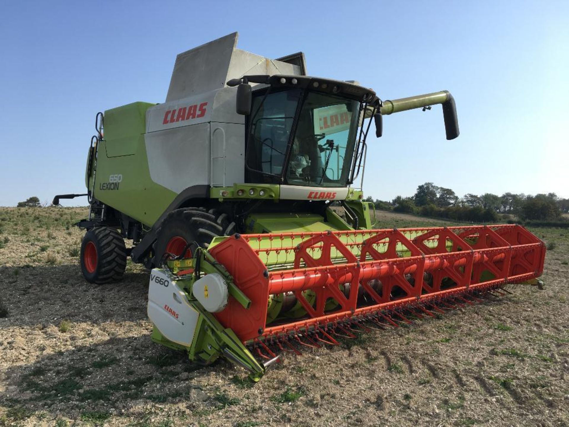 2014 Claas Lexion 650 combine harvester with V660 (22ft) header and header trolley with side knife a - Image 20 of 26