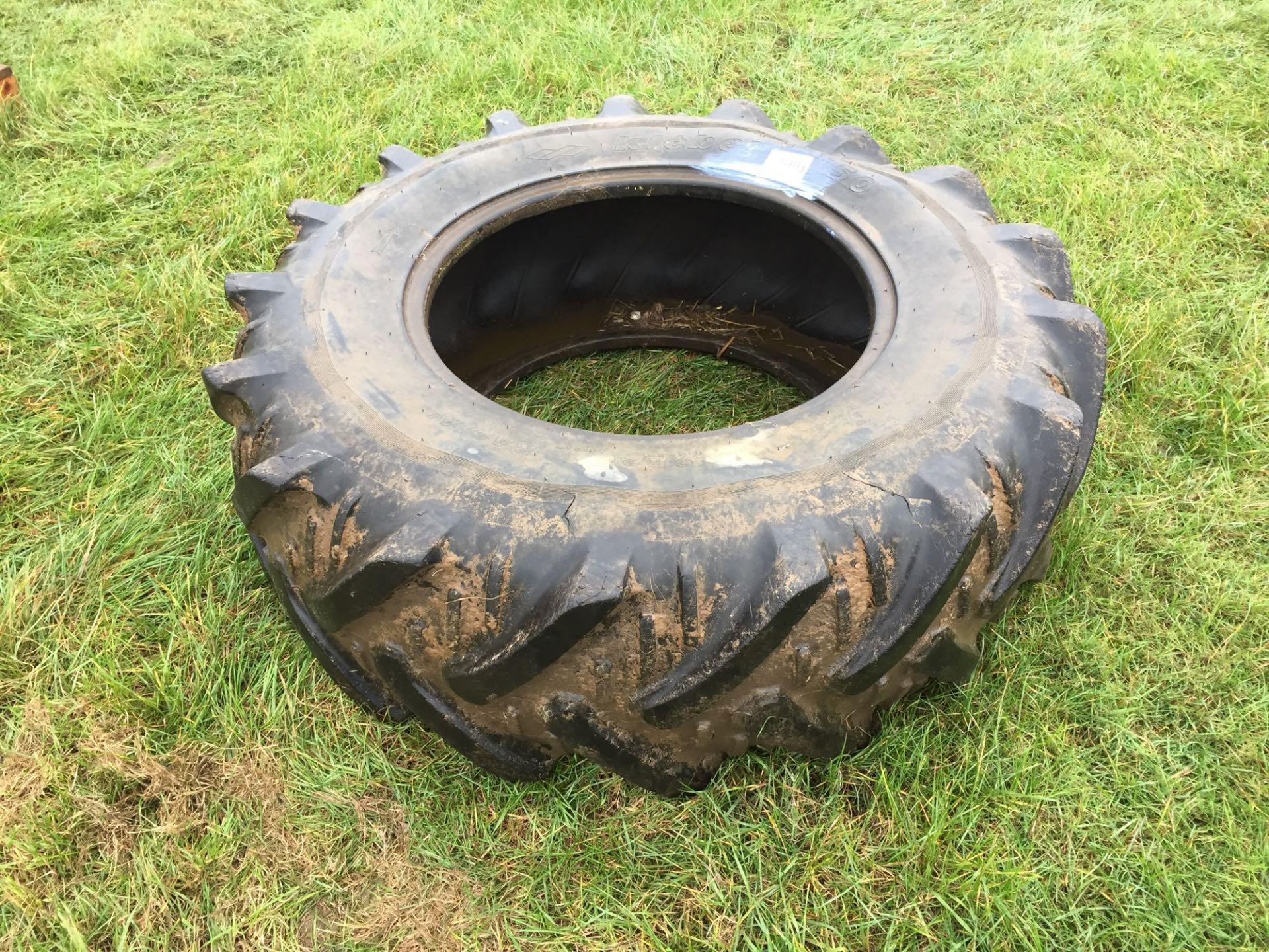 Single 16.9R26 tyre