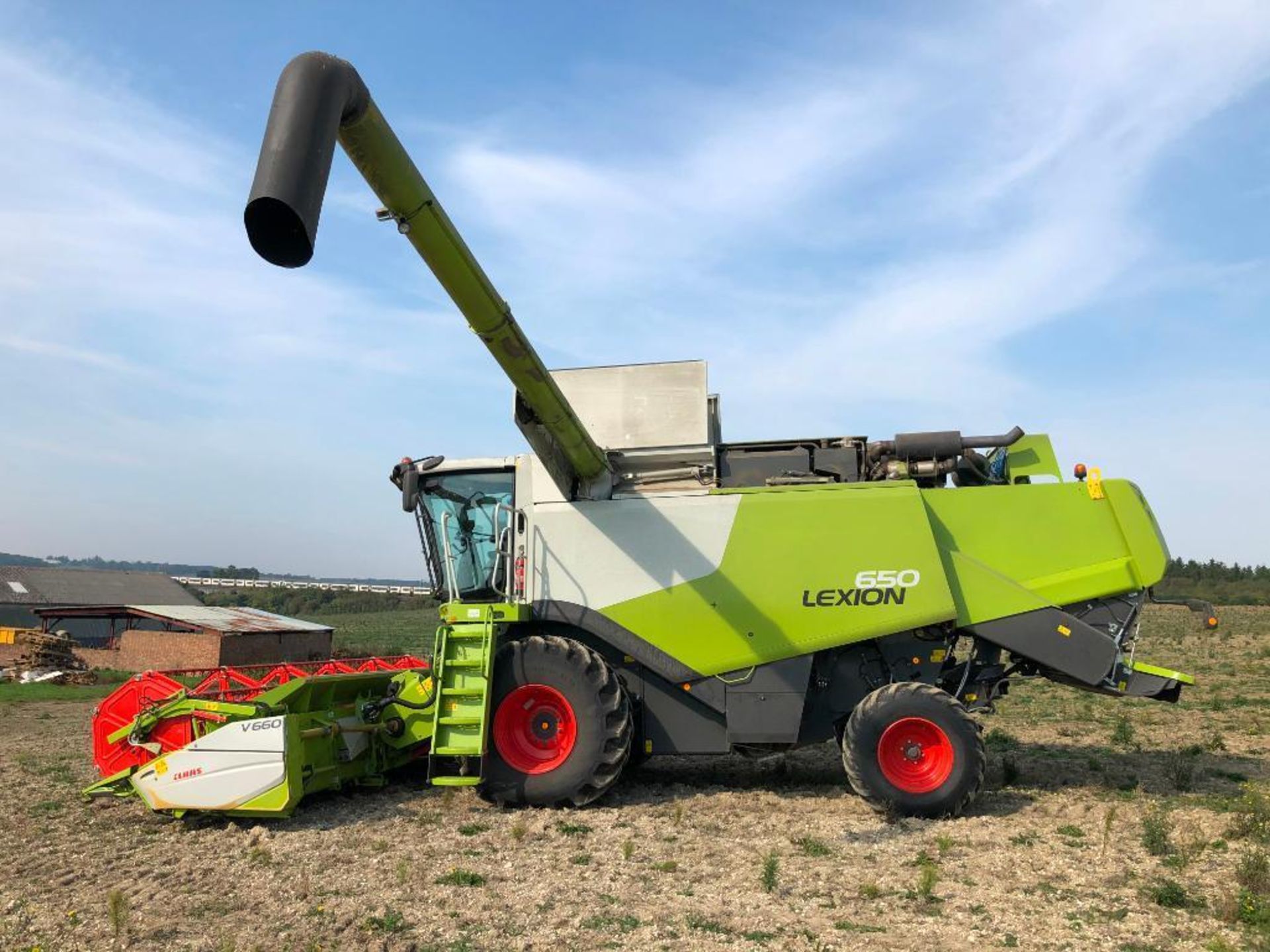 2014 Claas Lexion 650 combine harvester with V660 (22ft) header and header trolley with side knife a - Image 6 of 26