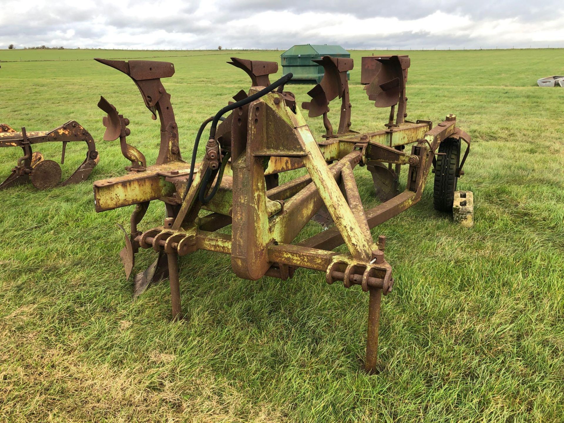 Dowdeswell DP1 4 furrow reversible crawler plough. Serial No: 40816. - Image 2 of 2