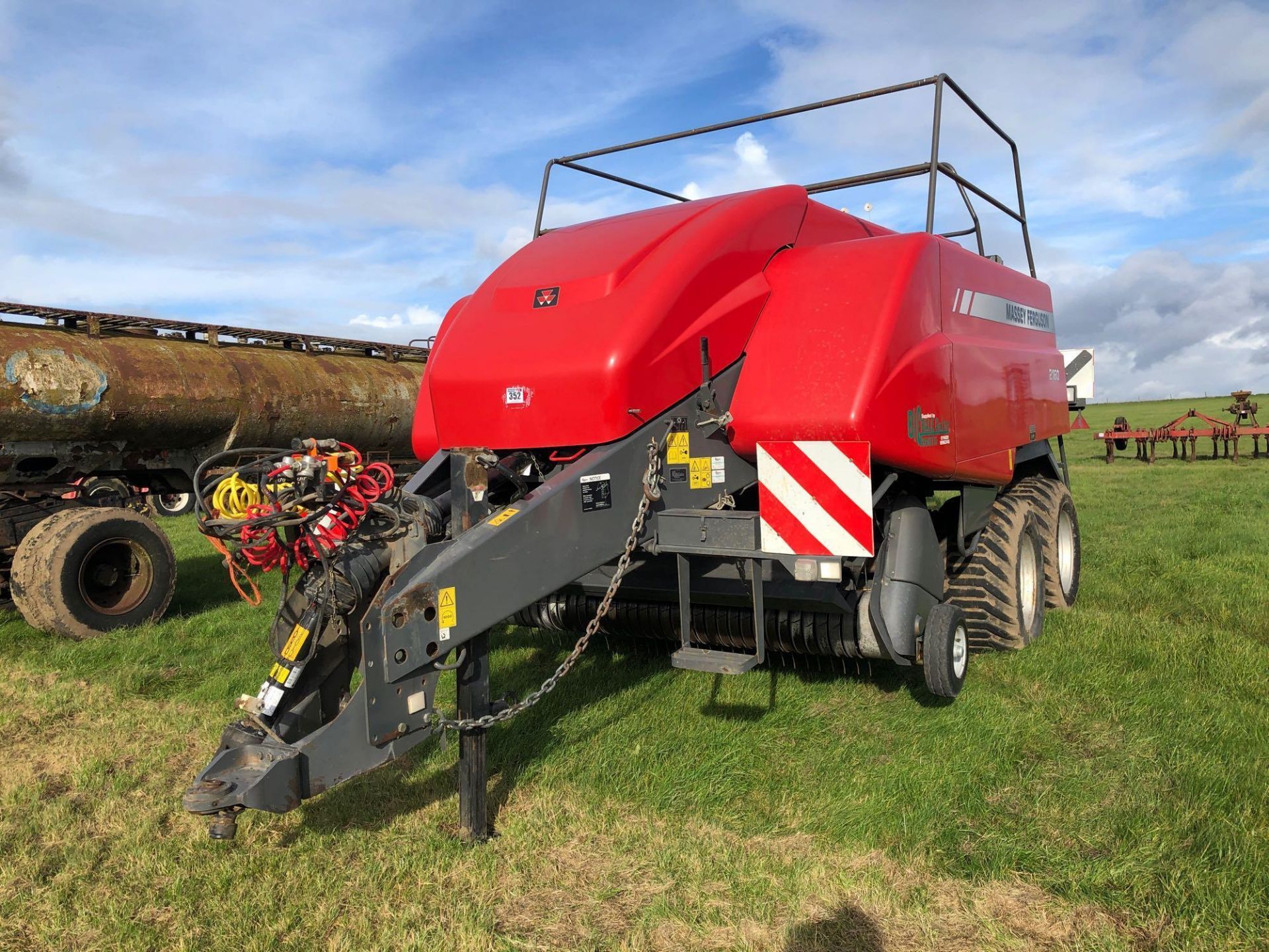 2008 Massey Ferguson MF2160 Big Baler twin axle with air and hydraulic brakes, 70x120 bale size. Ser