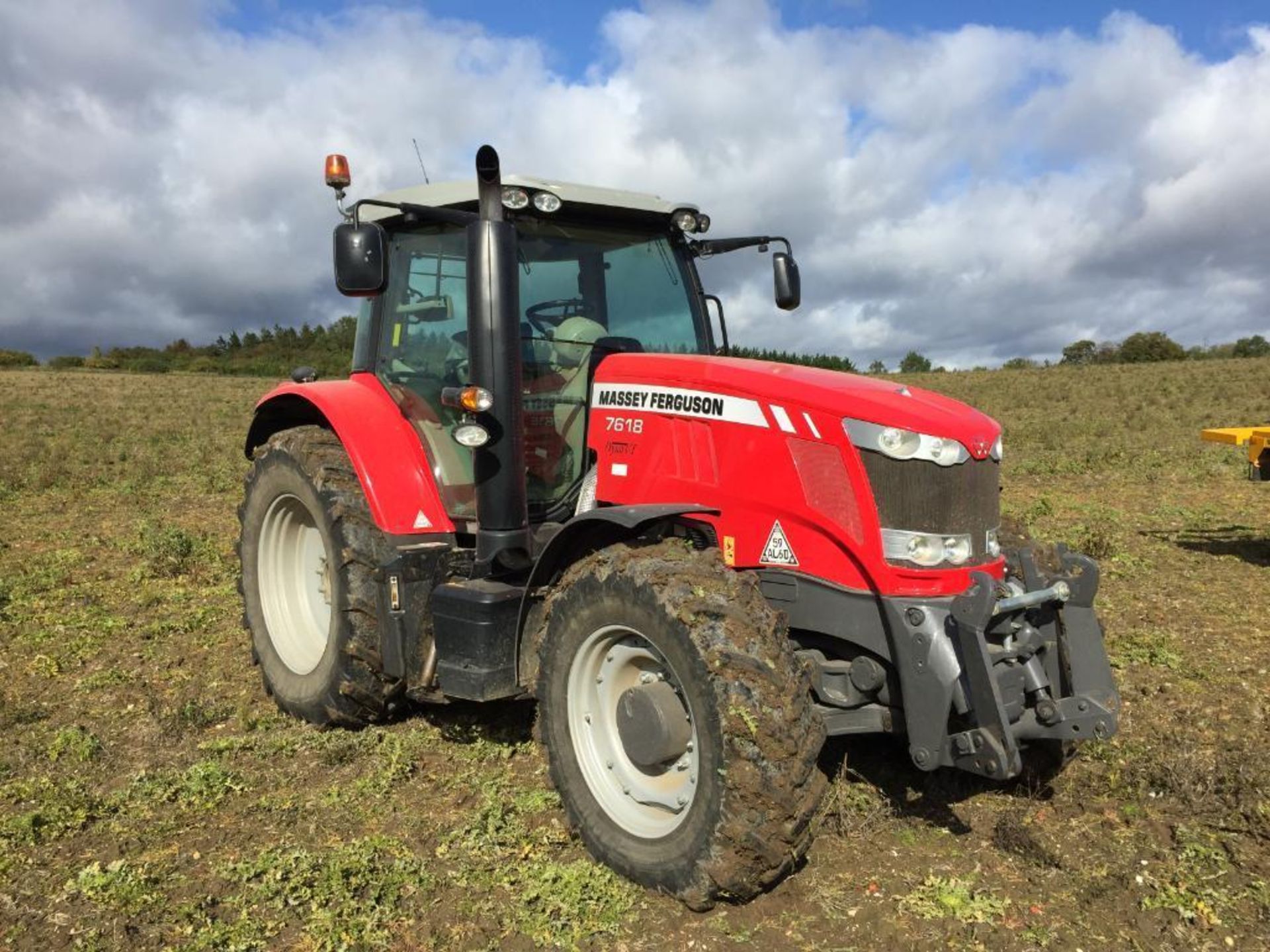 2015 Massey Ferguson 7618 Dyna VT 50Kph 4WD tractor with front linkage, front and cab suspension, 4 - Image 28 of 31