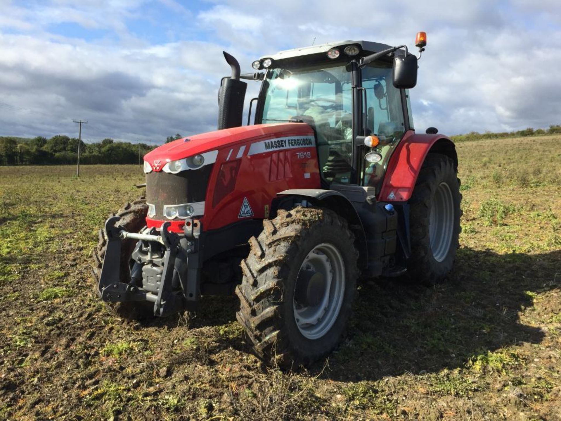 2015 Massey Ferguson 7618 Dyna VT 50Kph 4WD tractor with front linkage, front and cab suspension, 4 - Image 2 of 31