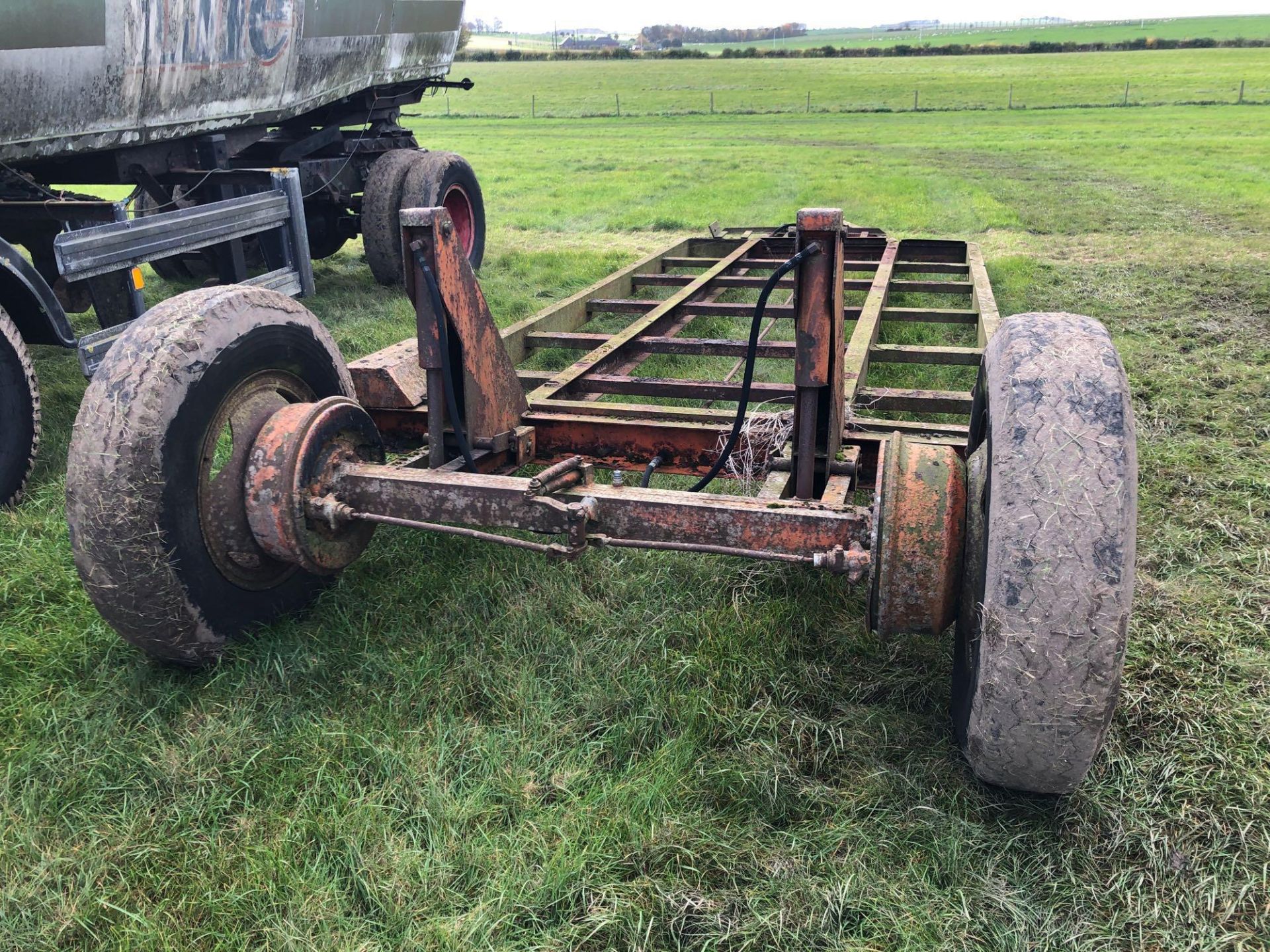 Low loader trailer frame single axle with rear hydraulic wheels - Image 3 of 3