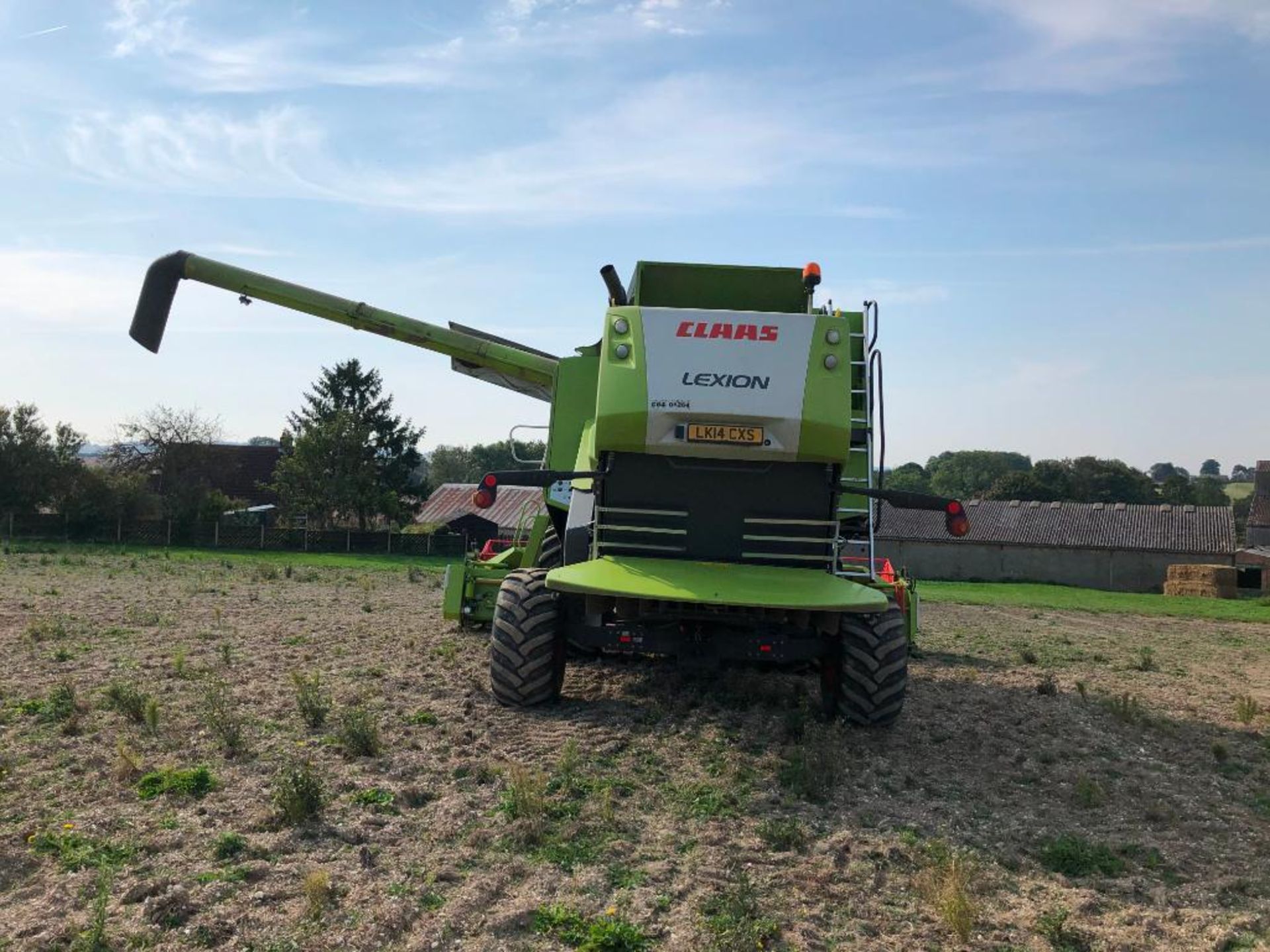 2014 Claas Lexion 650 combine harvester with V660 (22ft) header and header trolley with side knife a - Image 8 of 26