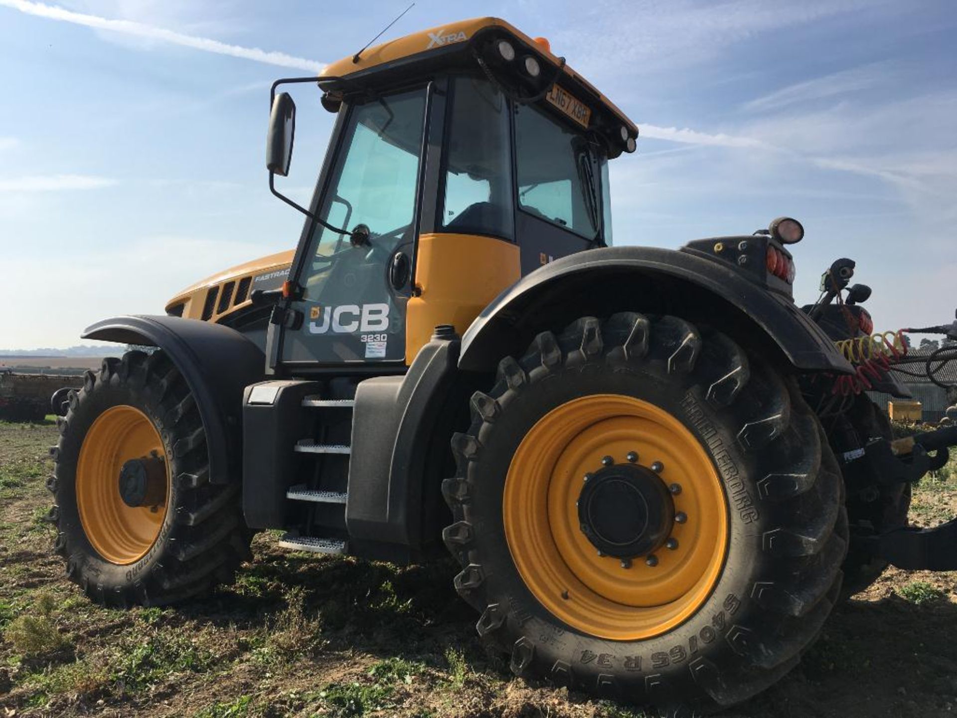 2017 JCB Fastrac 3230 Xtra 65Kph 4WD tractor with Zuidberg front linkage, 4 electric spool valves, a - Image 17 of 24