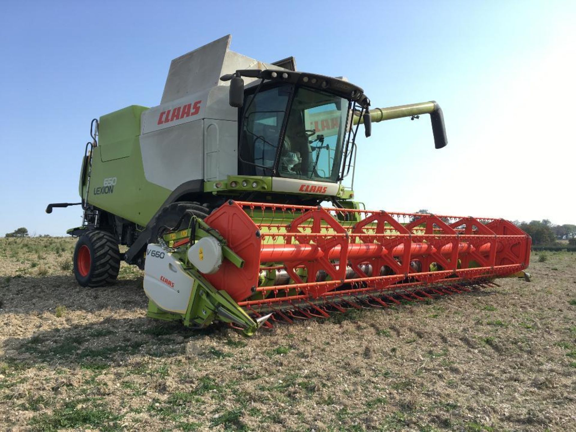 2014 Claas Lexion 650 combine harvester with V660 (22ft) header and header trolley with side knife a - Image 22 of 26