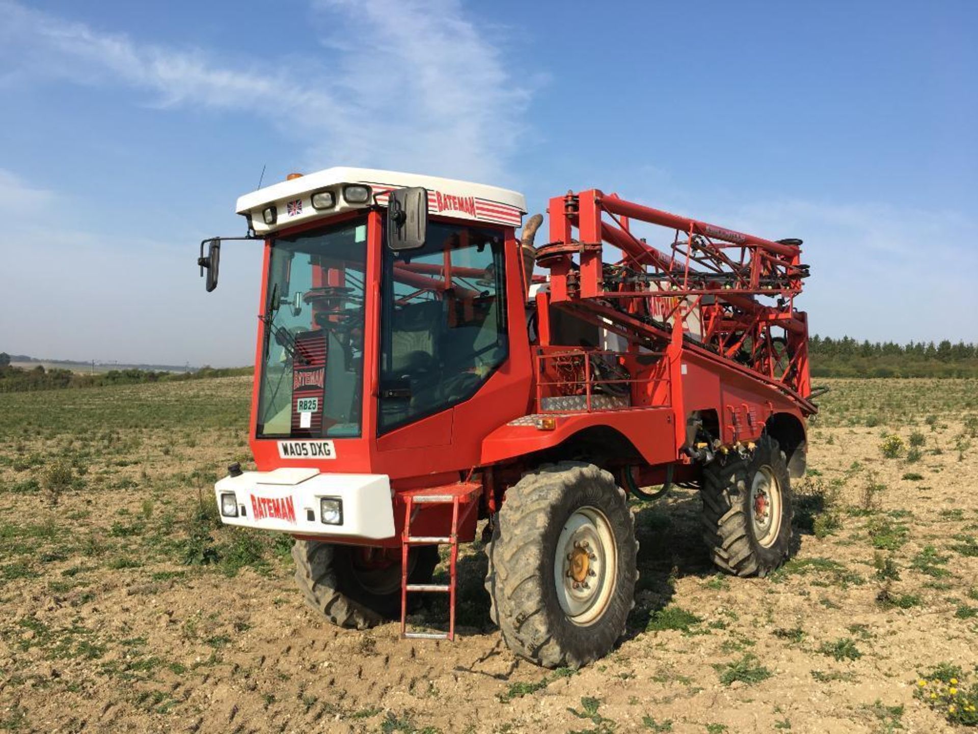 2005 Bateman RB25 24m self-propelled sprayer with 3000L tank, VG booms, triple nozzle bodies on 380/