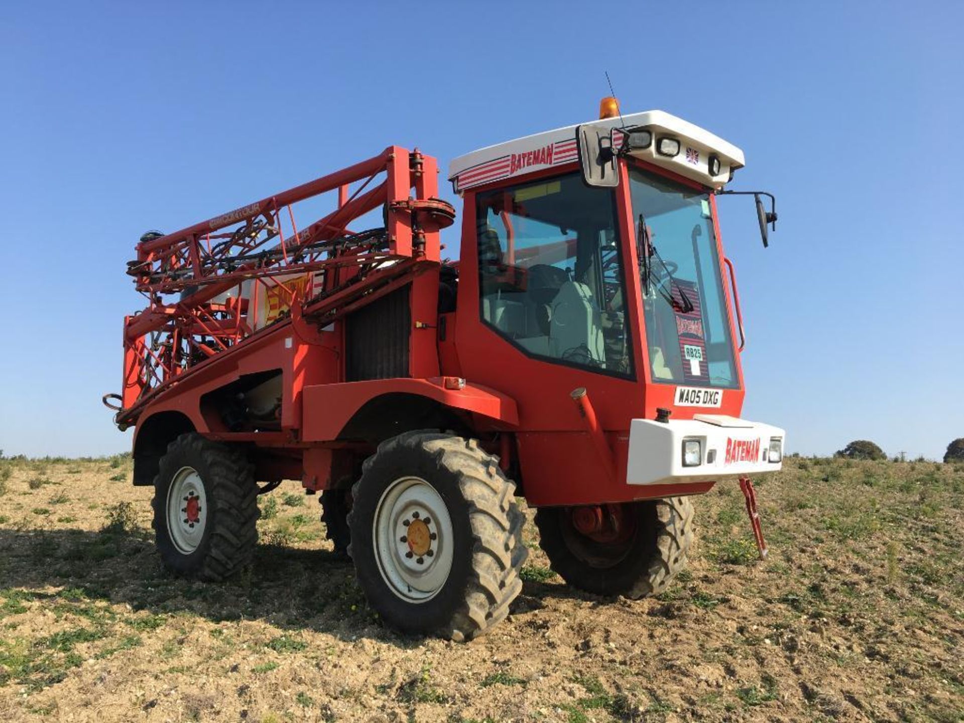 2005 Bateman RB25 24m self-propelled sprayer with 3000L tank, VG booms, triple nozzle bodies on 380/ - Image 12 of 16