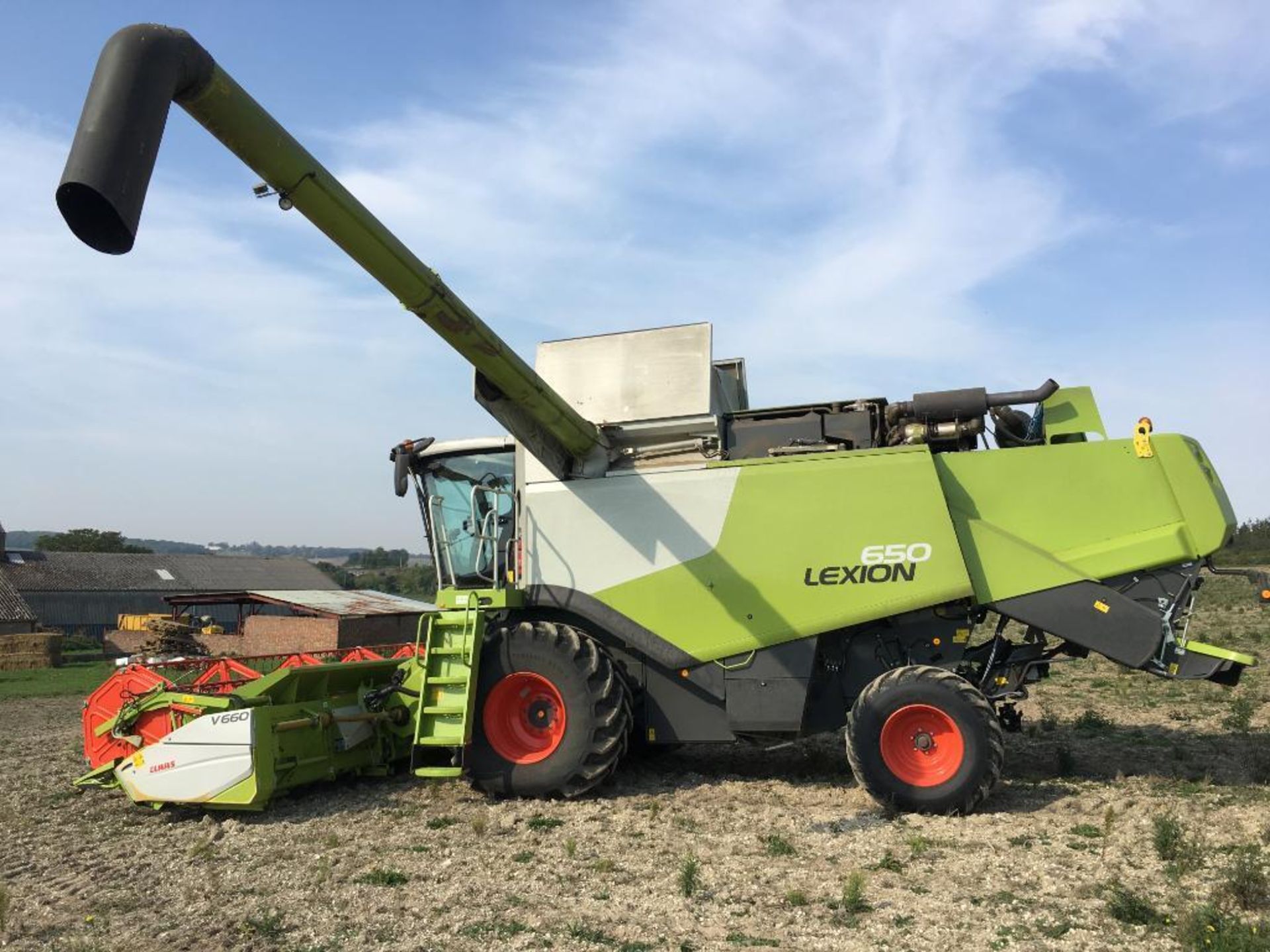 2014 Claas Lexion 650 combine harvester with V660 (22ft) header and header trolley with side knife a - Image 24 of 26